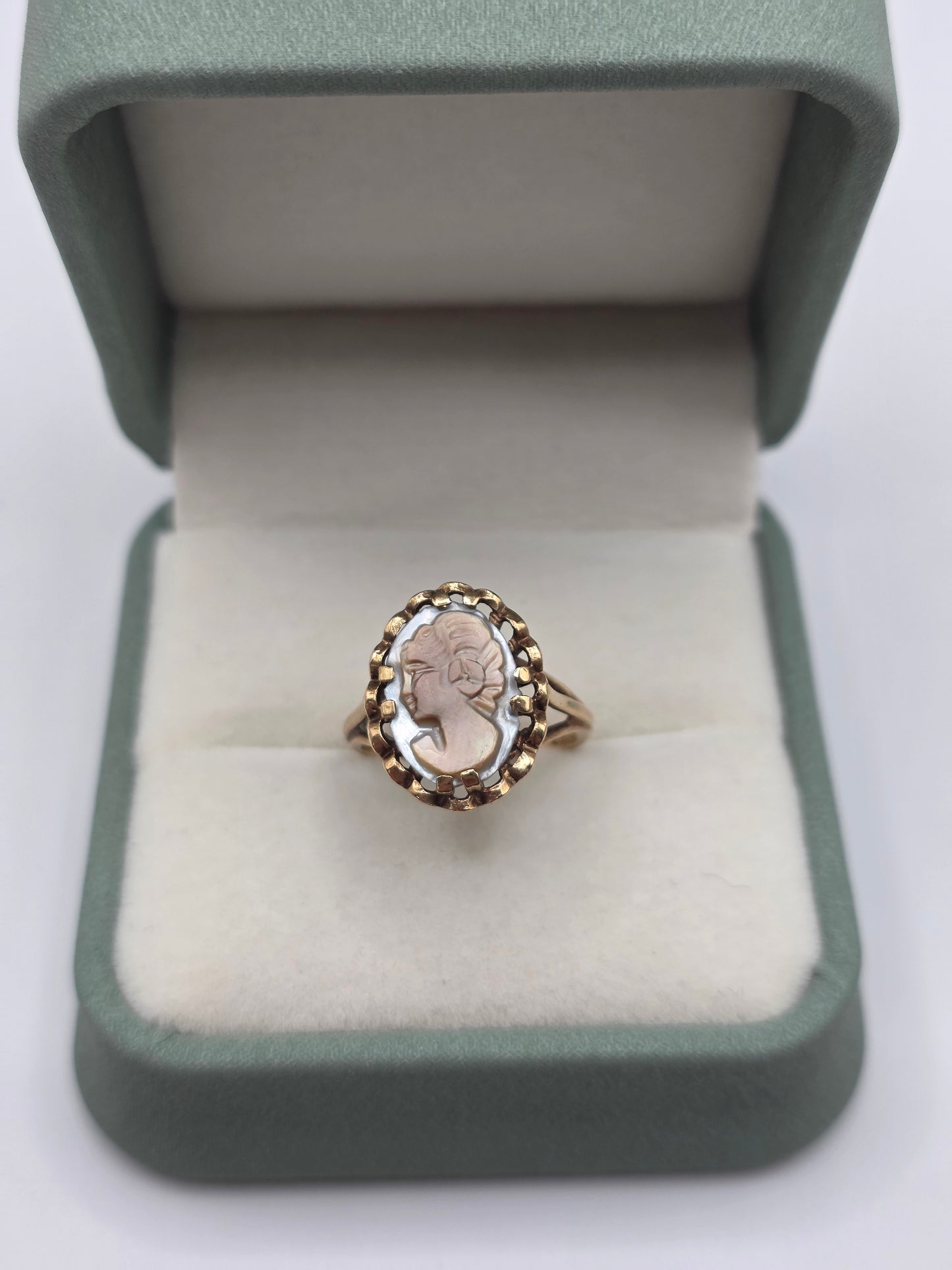 Vintage 9ct gold cameo ring