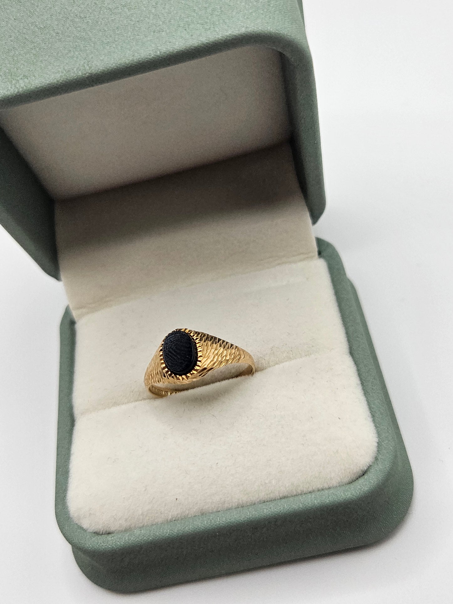 9ct gold onyx ring