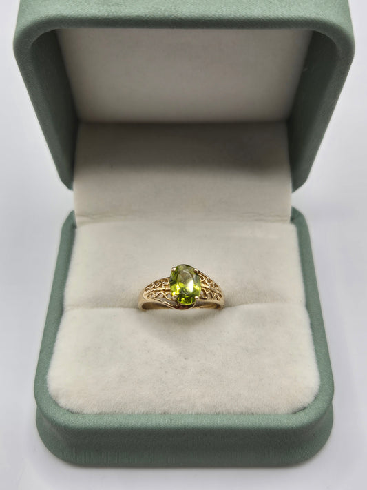 9ct gold peridot ring