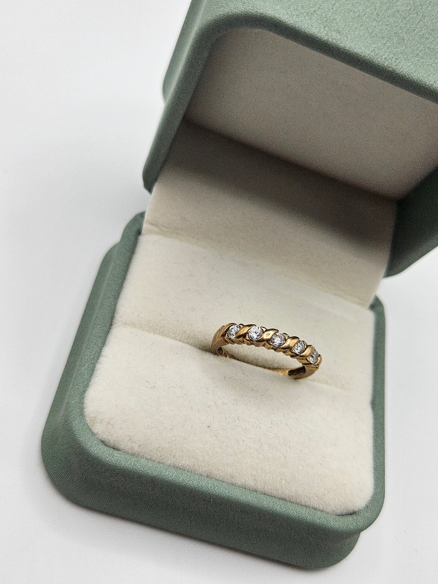 9ct gold cz ring