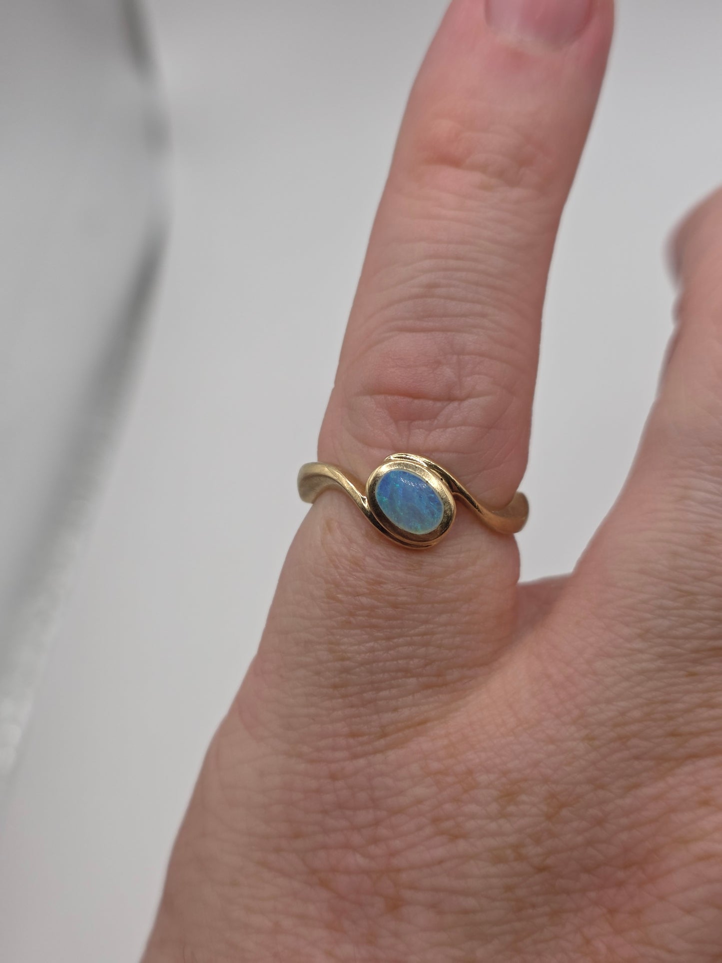 9ct gold opal ring