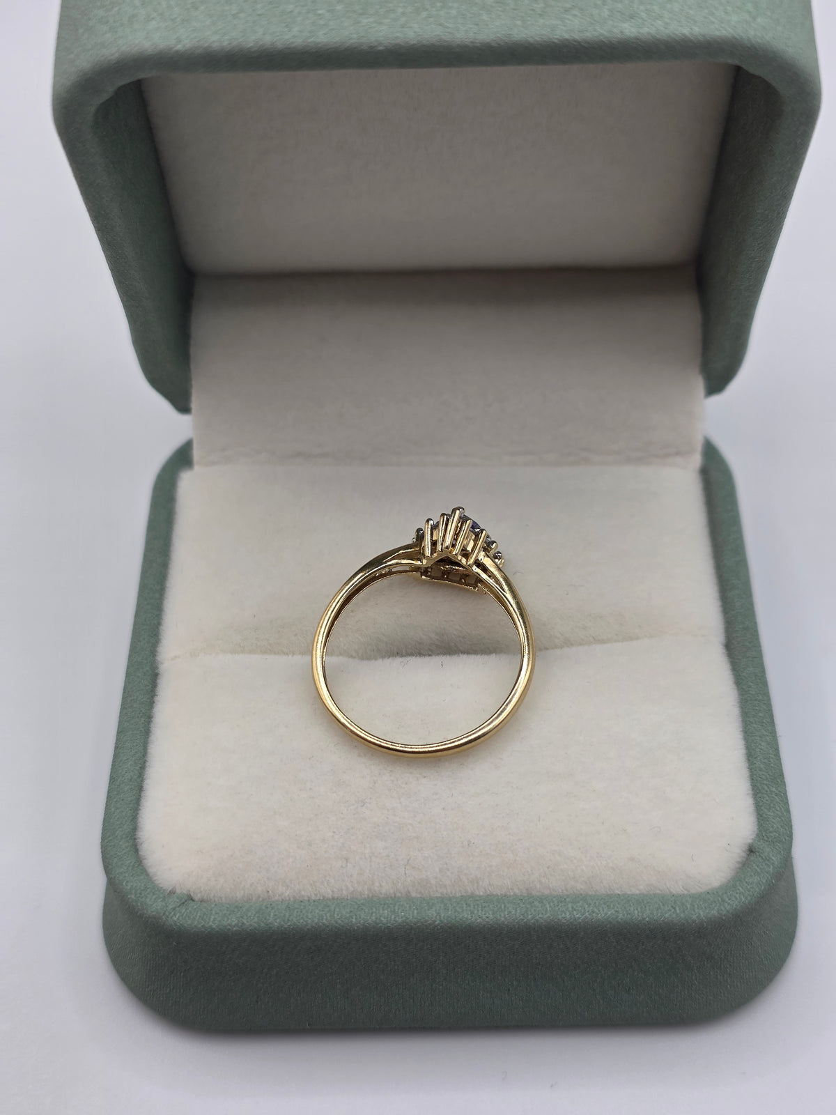 9ct gold tanzanite and diamond ring
