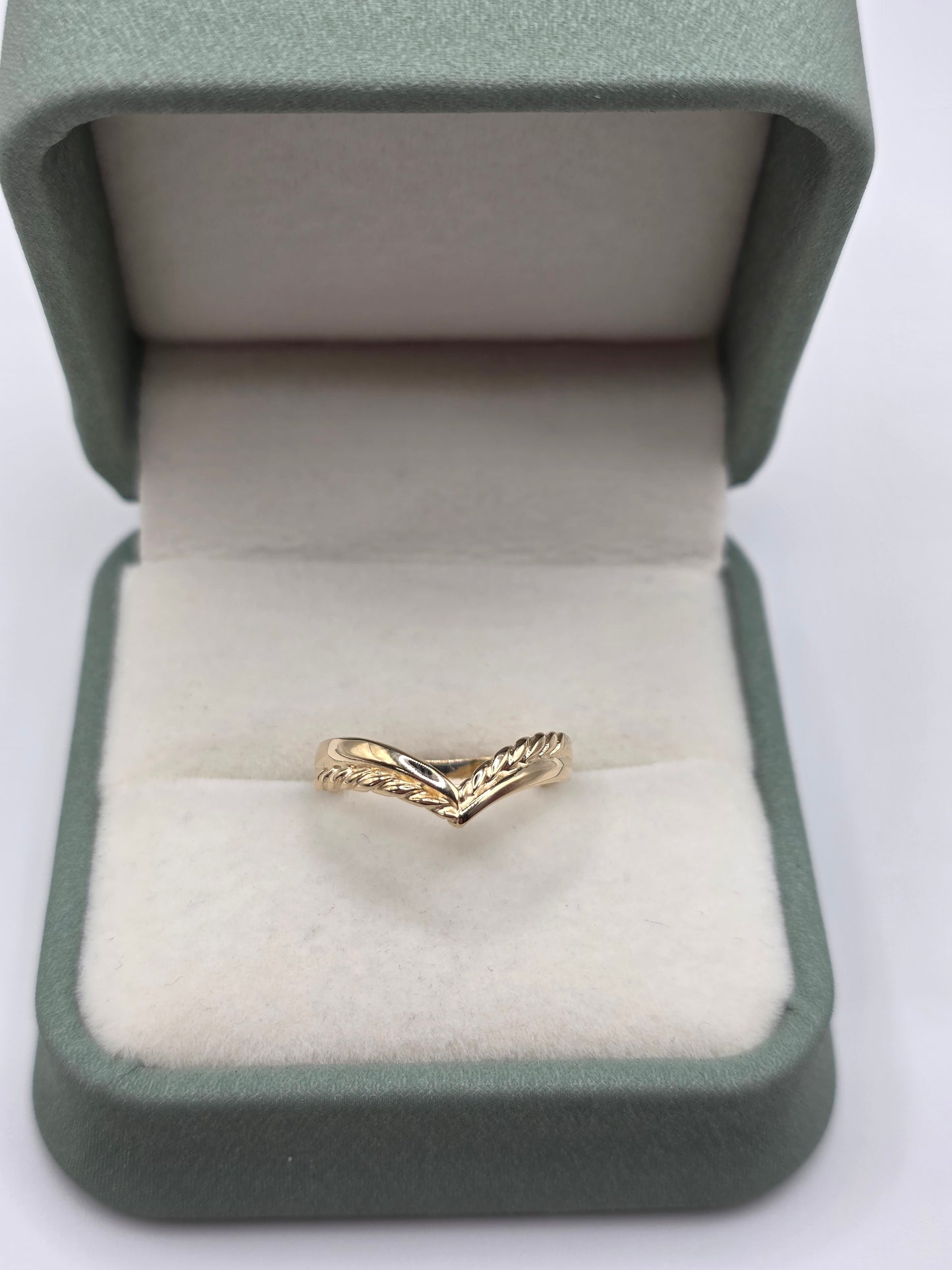 9ct gold wishbone ring