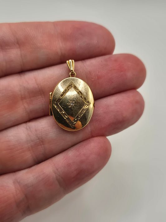 9ct gold diamond locket
