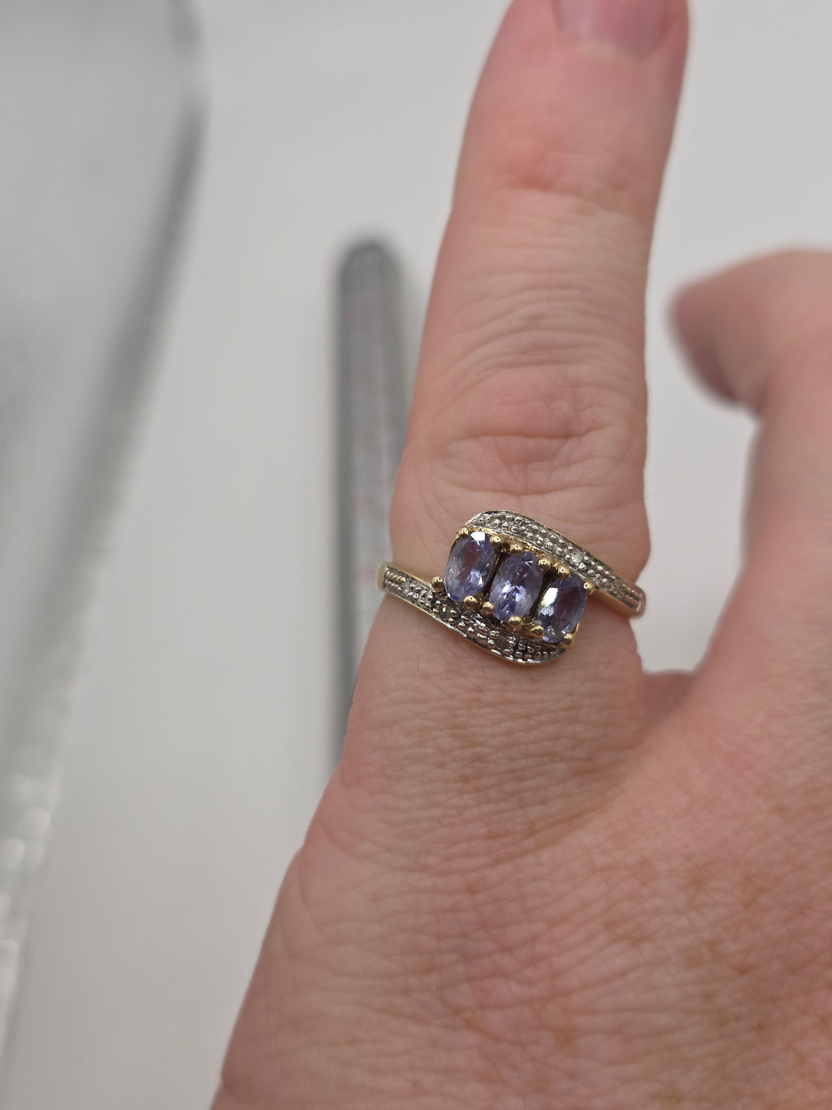 9ct gold tanzanite and diamond ring