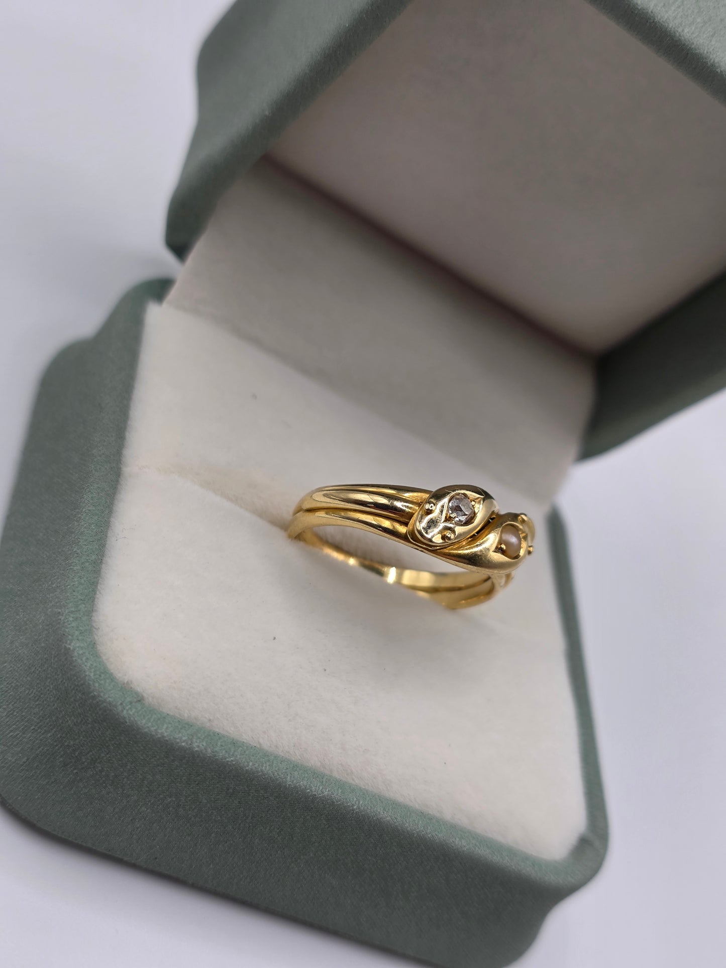 18ct gold diamond and peral snake ring