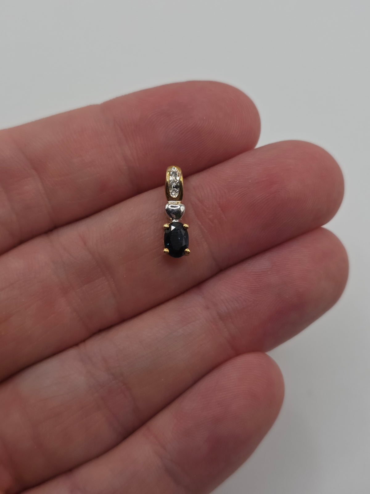 9ct gold sapphire and diamond pendant
