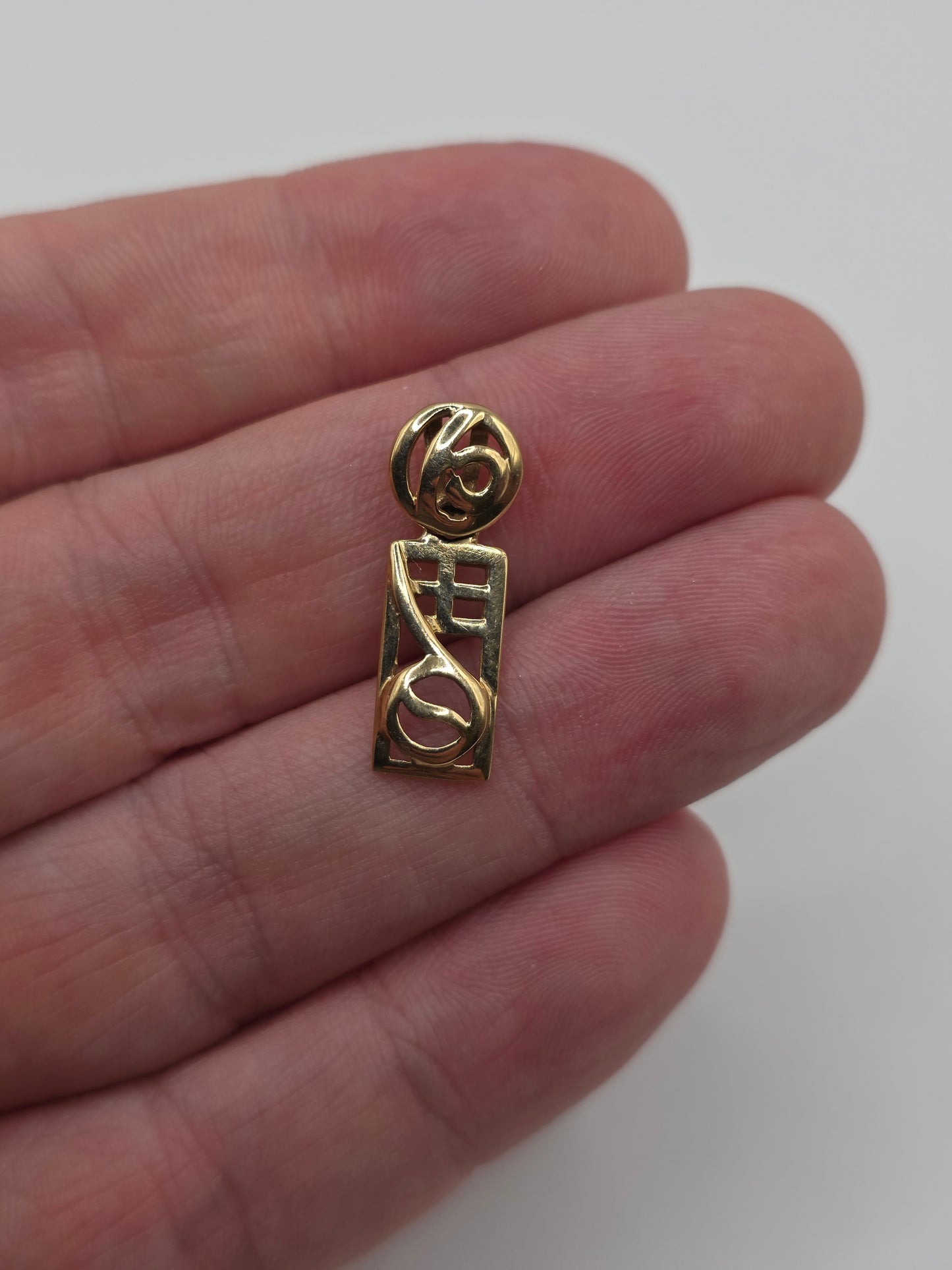 9ct gold mackintosh pendant