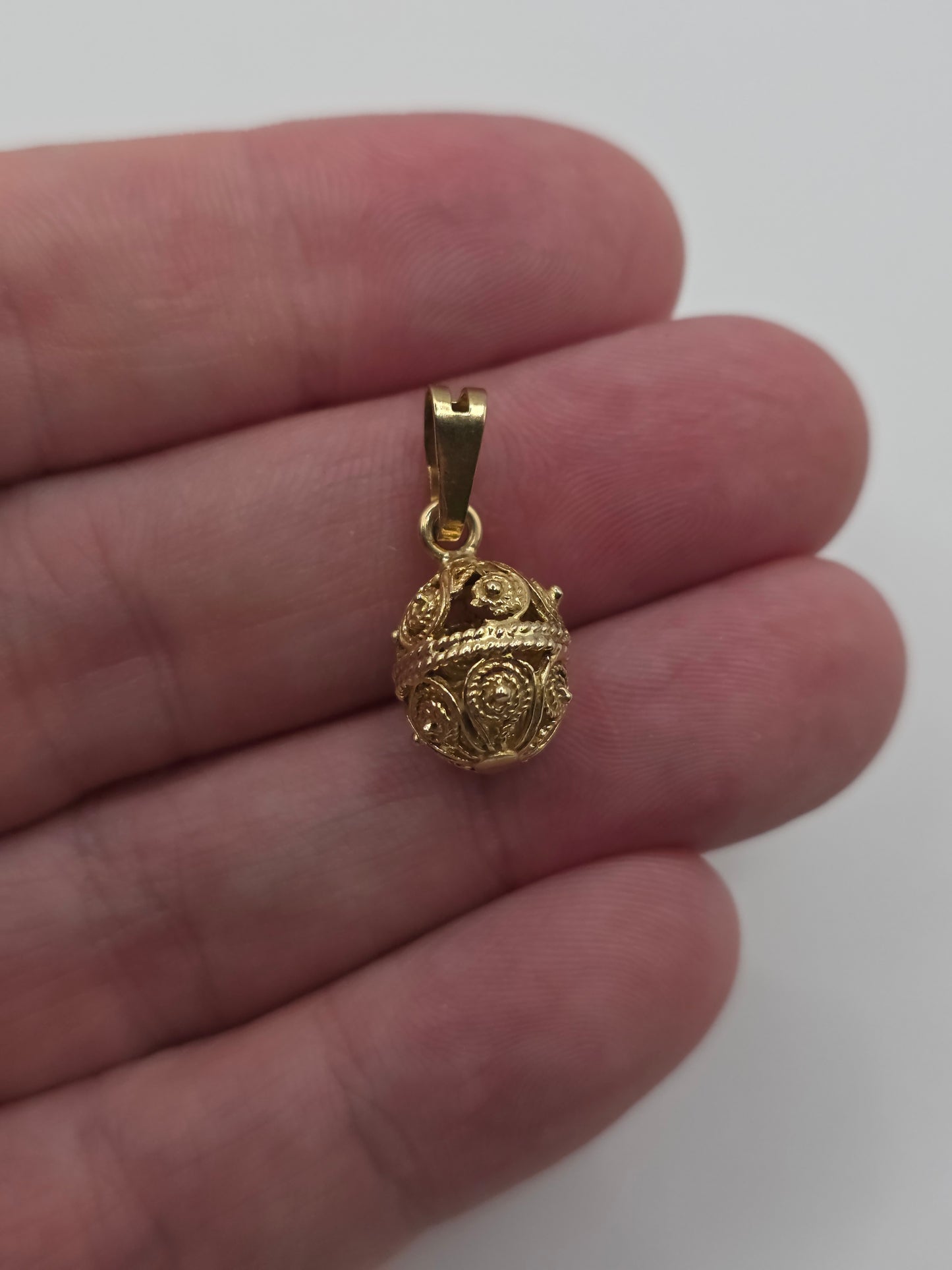 9ct gold filigree sphere pendant