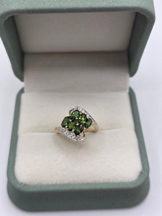 9ct gold diopside and diamond ring