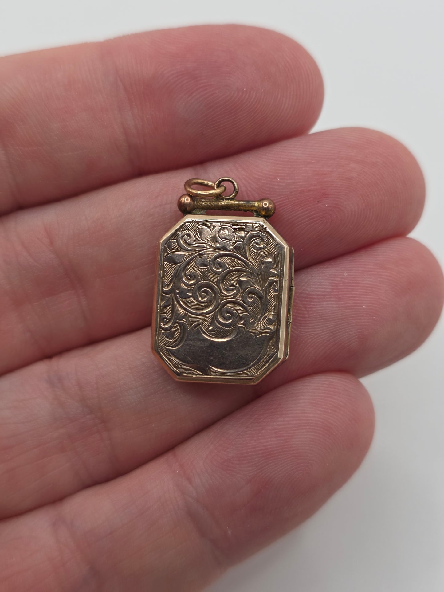 Antique 9ct gold front and back locket pendant