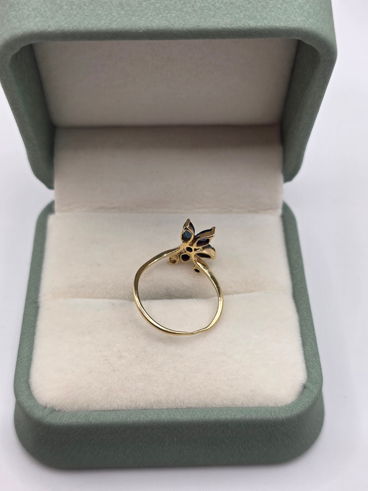 9ct gold sapphire flower ring