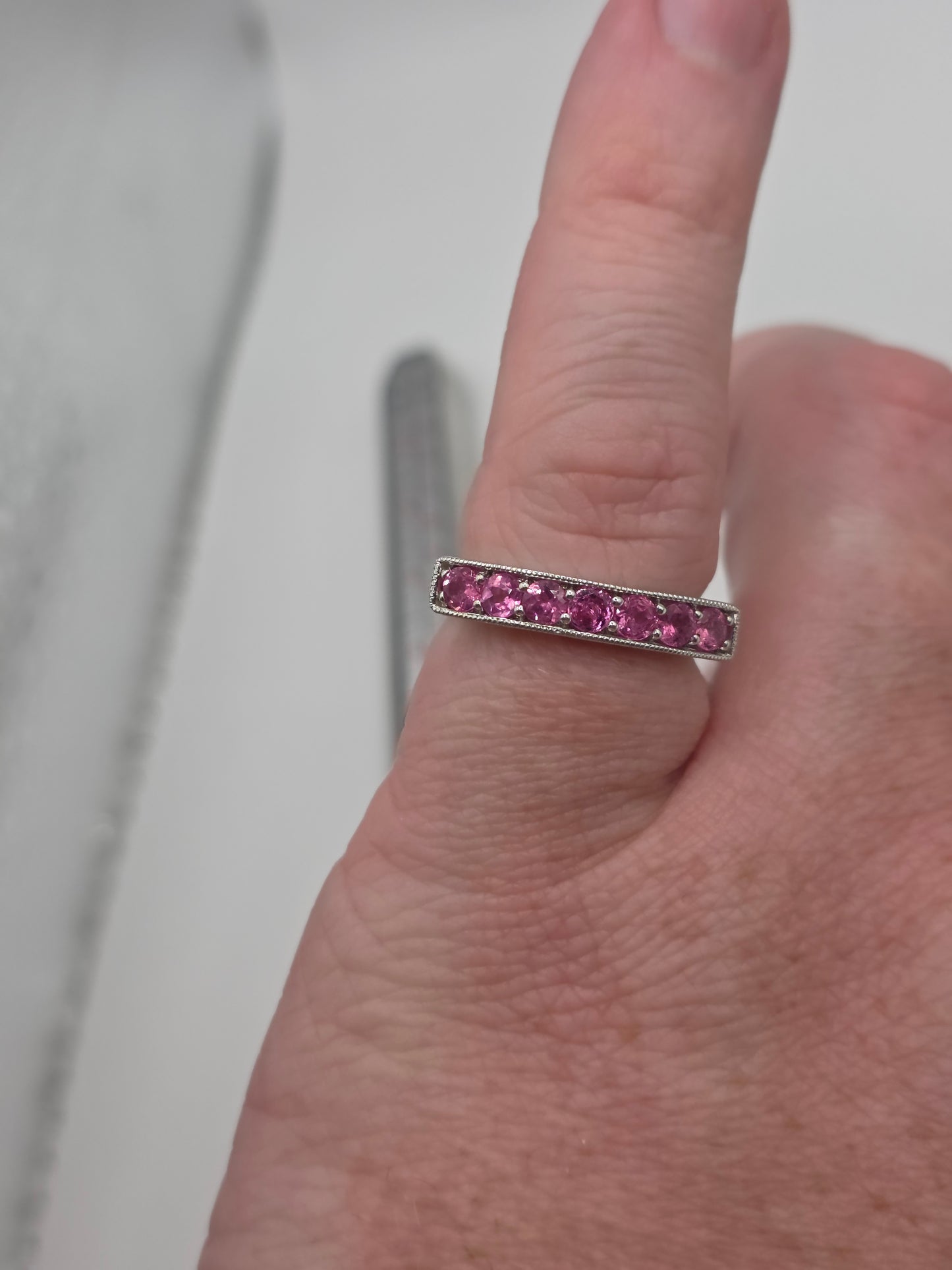 9ct white gold pink sapphire ring