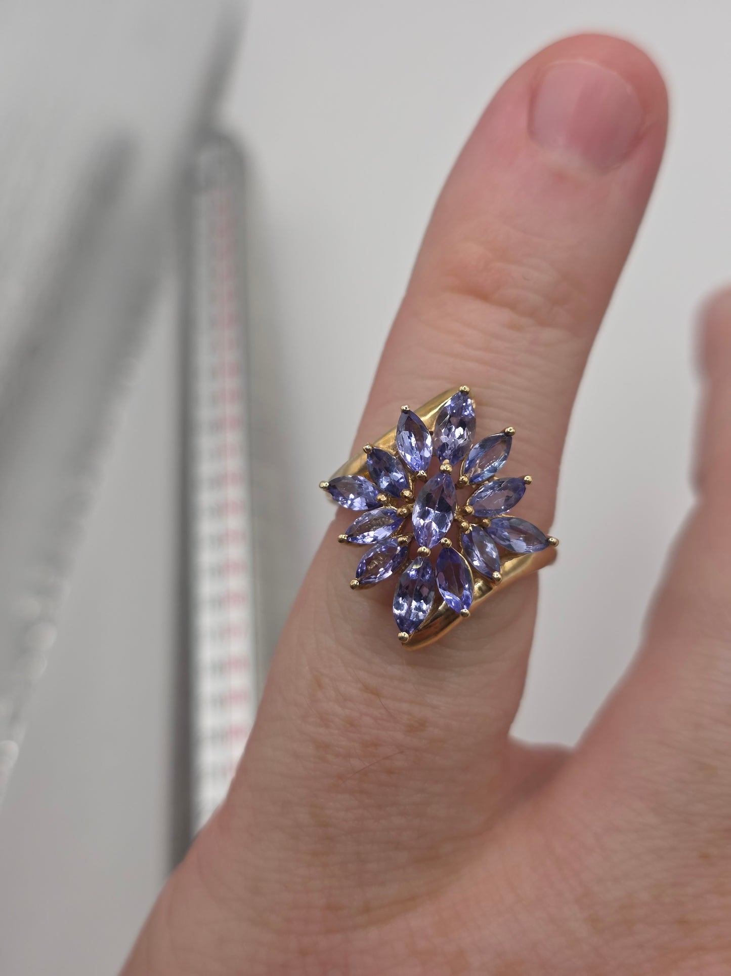 9ct gold tanzanite ring