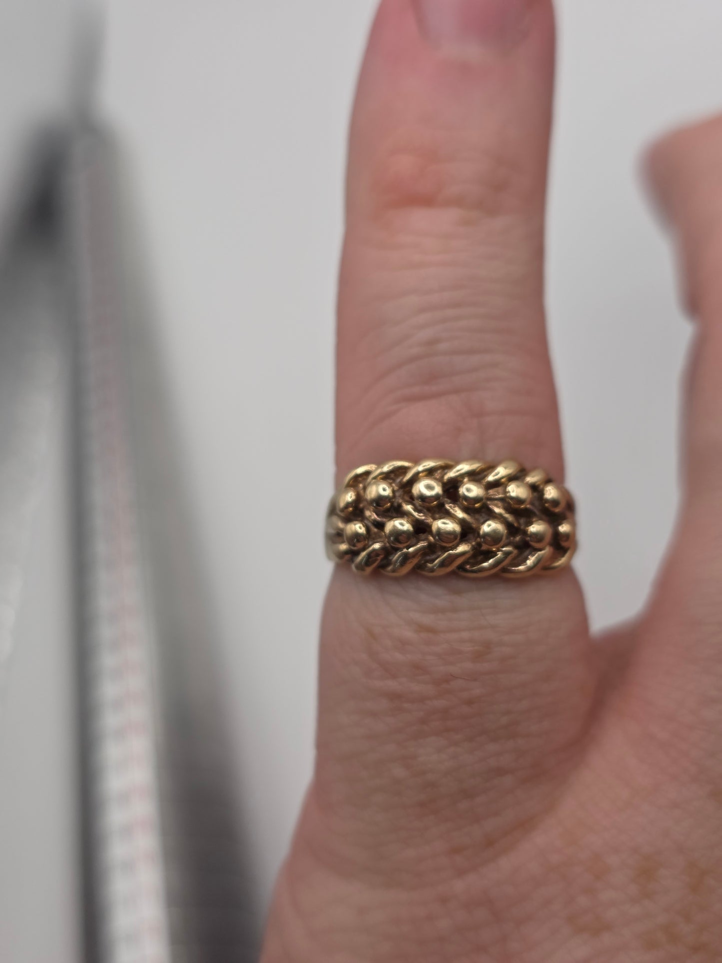 Heavy 9ct gold keeper ring