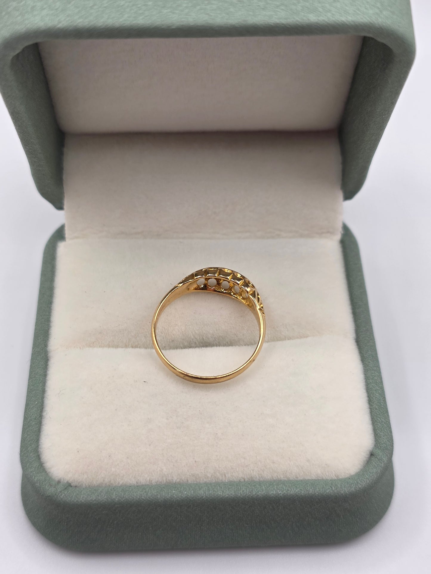 18ct gold diamond gypsy ring