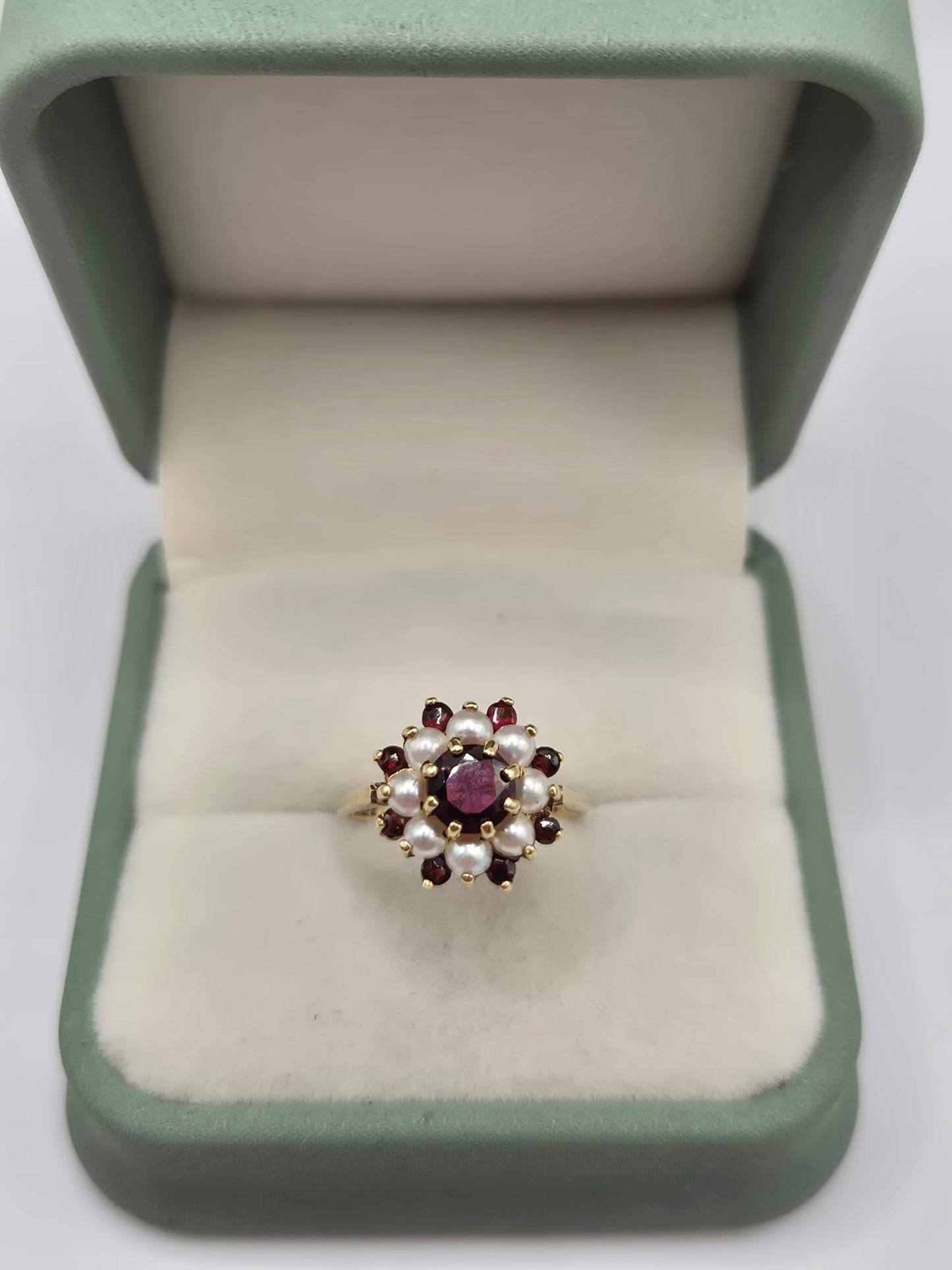 9ct gold garnet and pearl ring