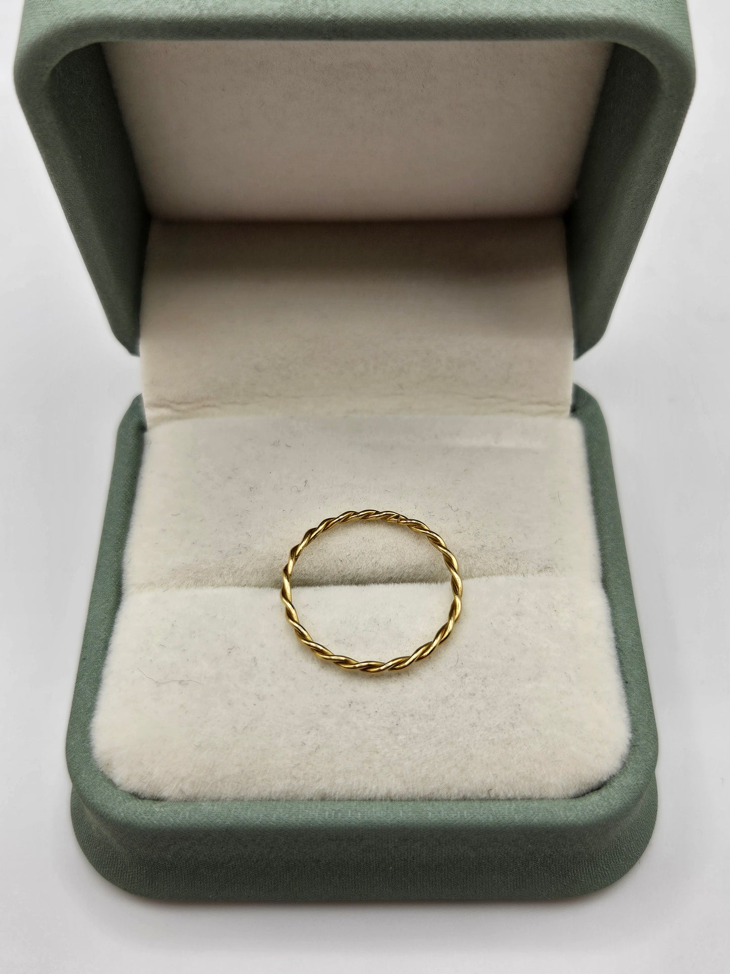 9ct gold ring