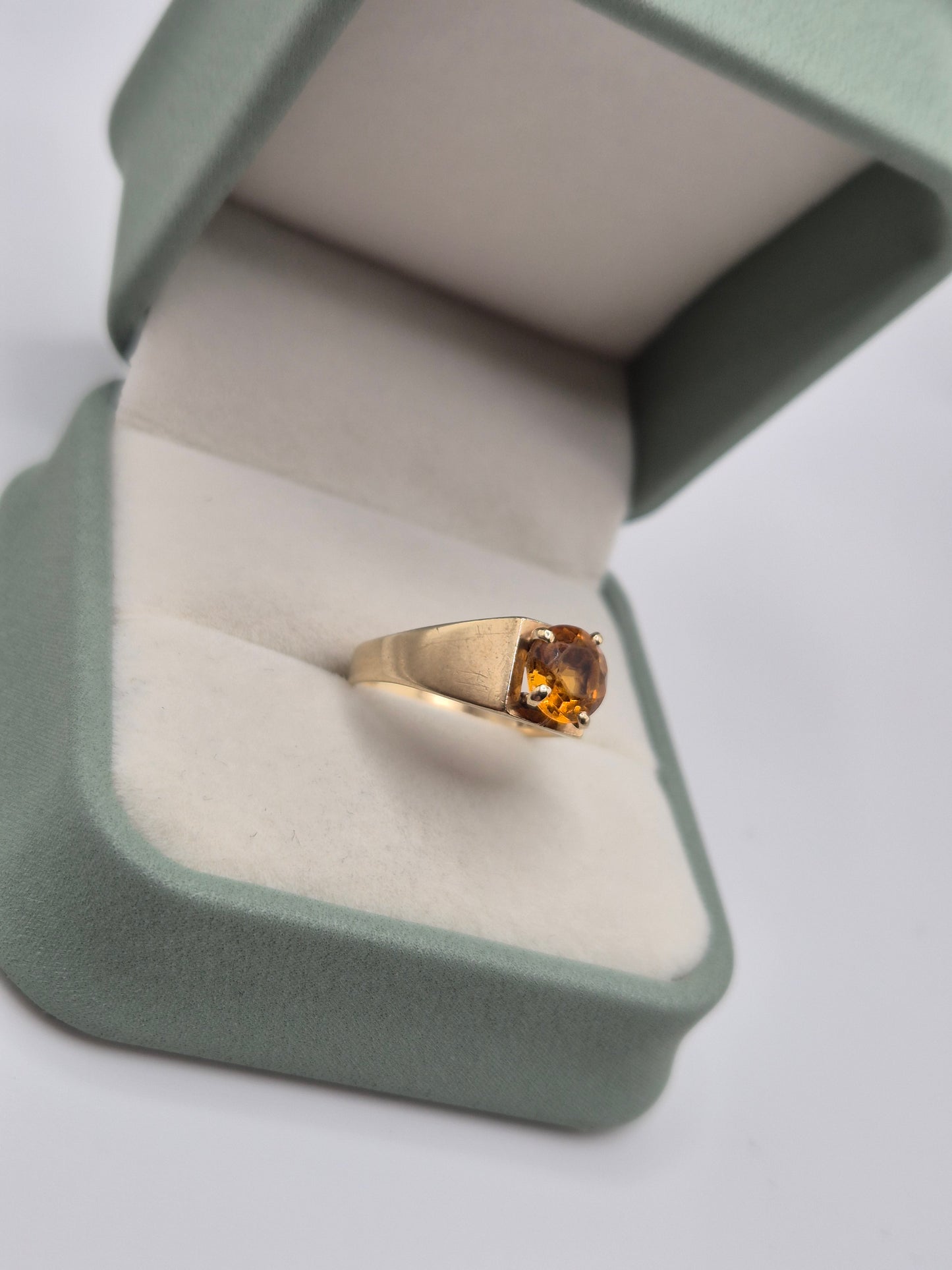 Heavy 9ct gold citrine ring