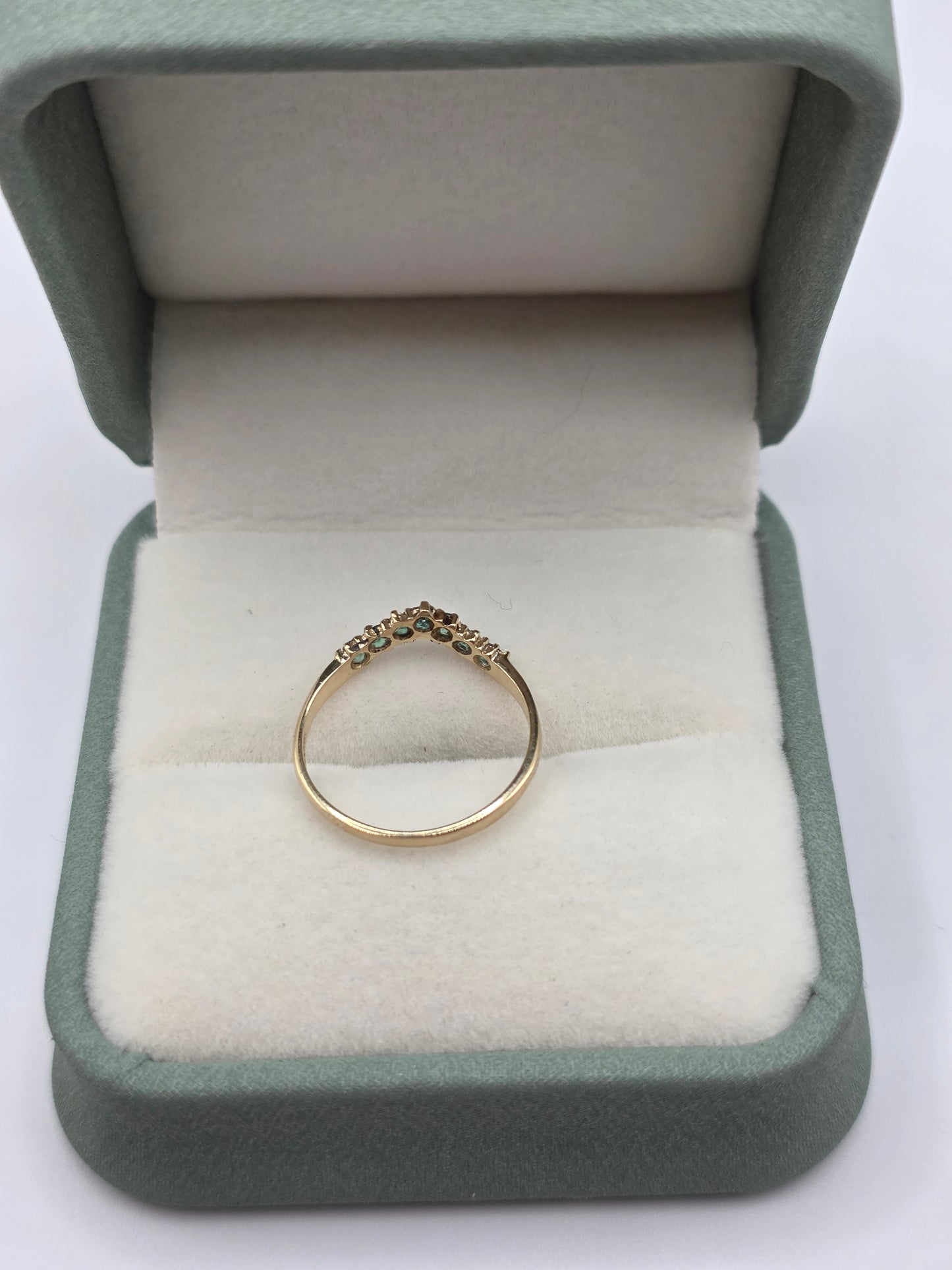 9ct gold emerald wishbone ring