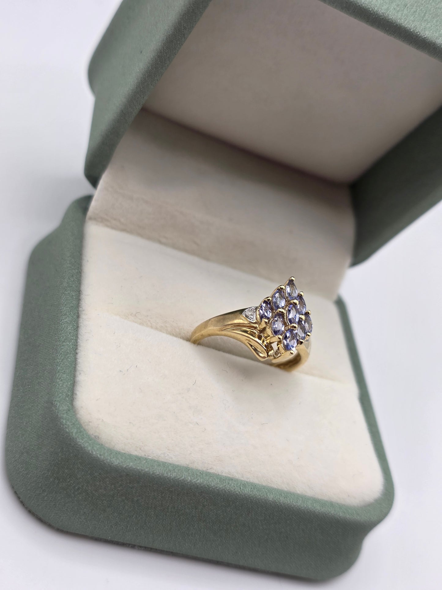 9ct gold tanzanite and diamond ring