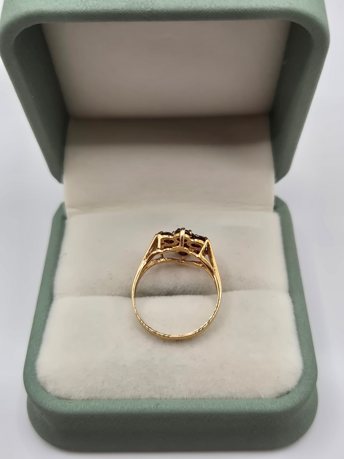 9ct gold garnet cluster ring