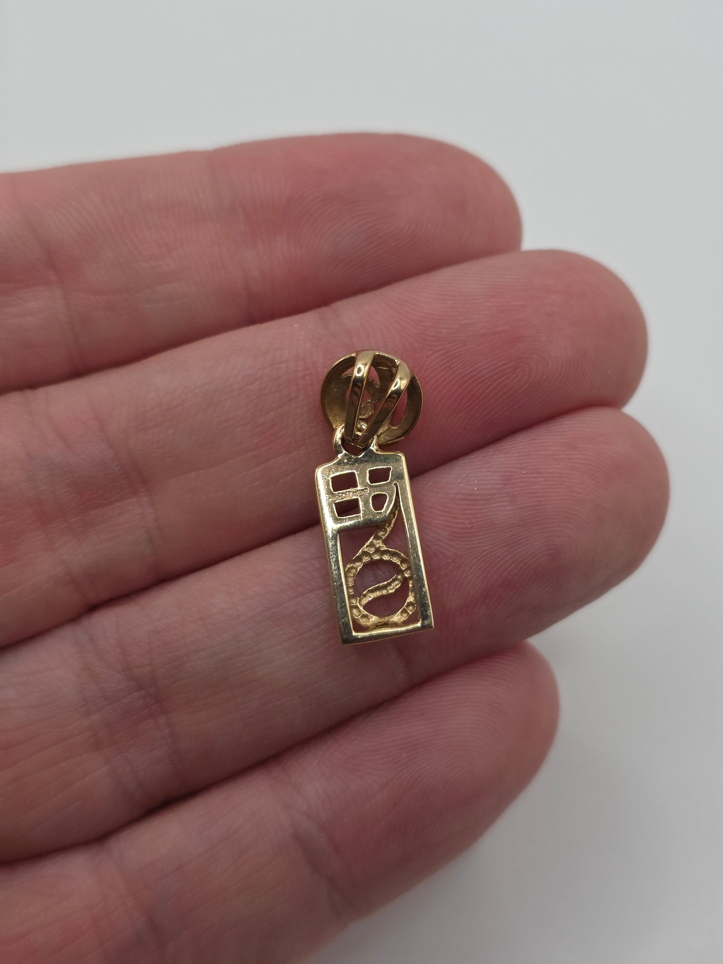 9ct gold mackintosh pendant