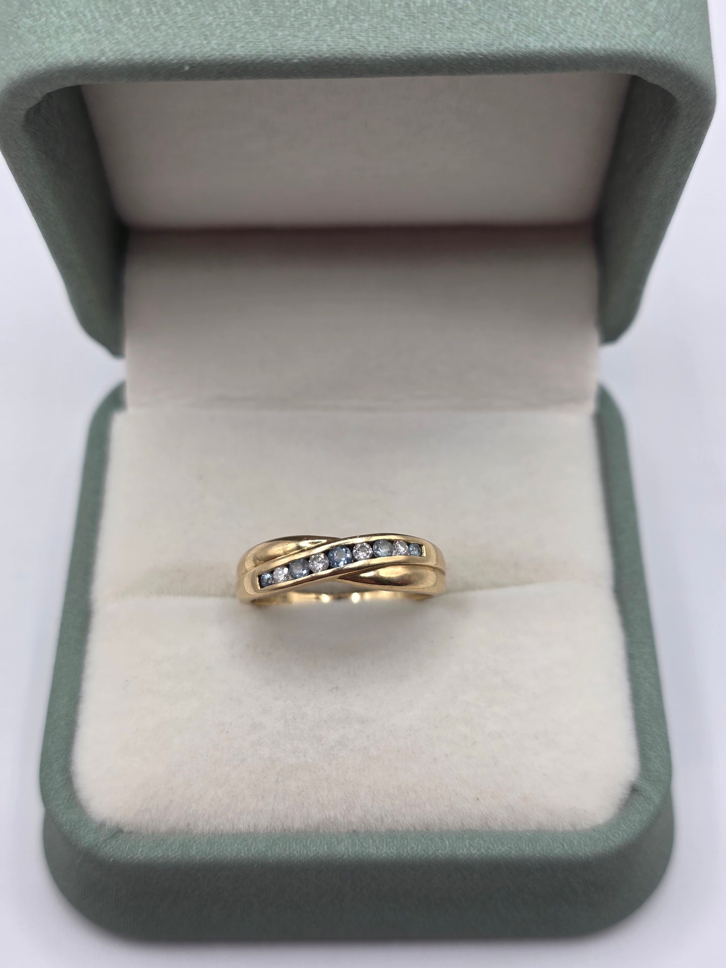 9ct gold aquamarine and diamond ring