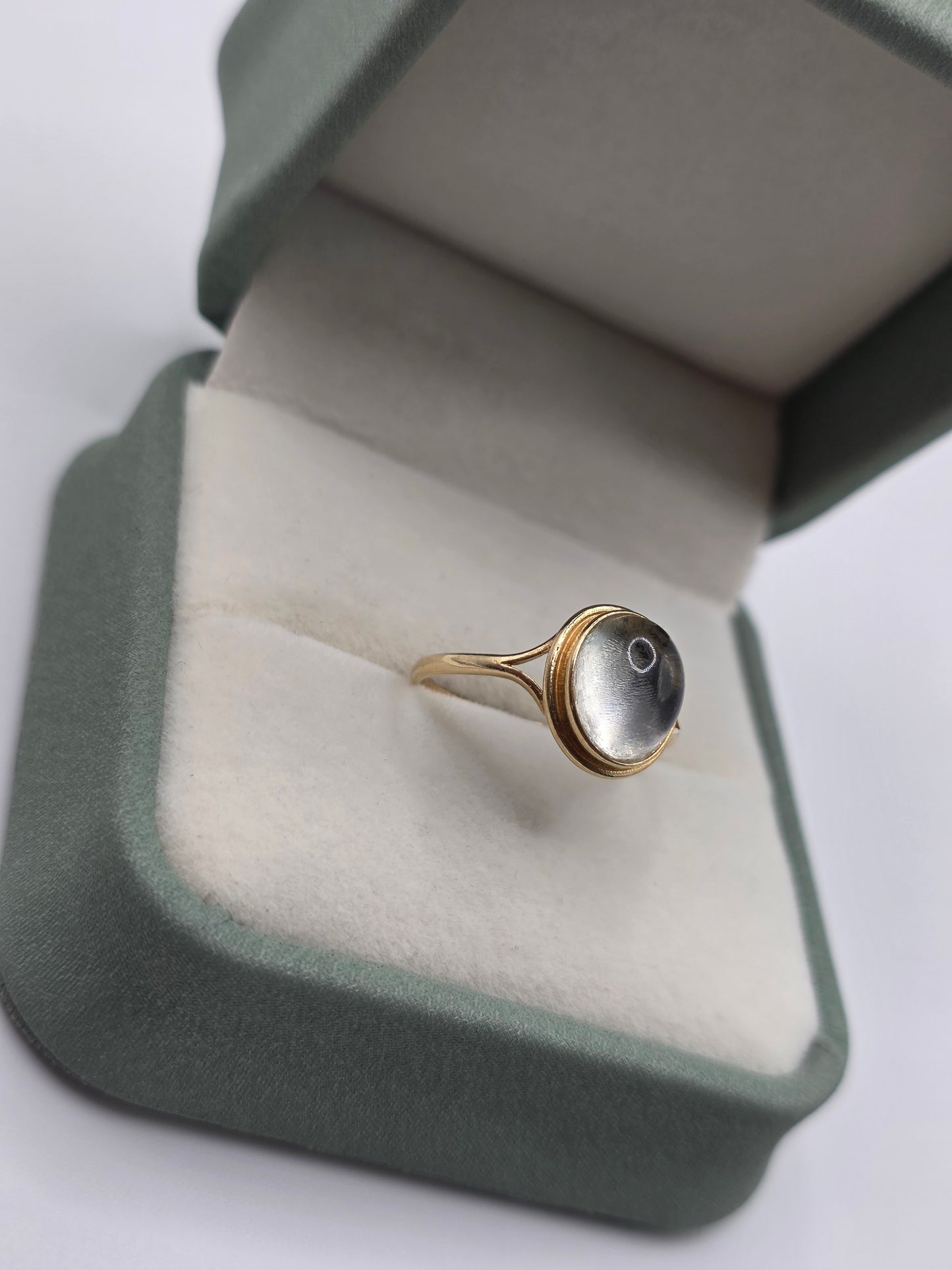 9ct gold rock crystal ring