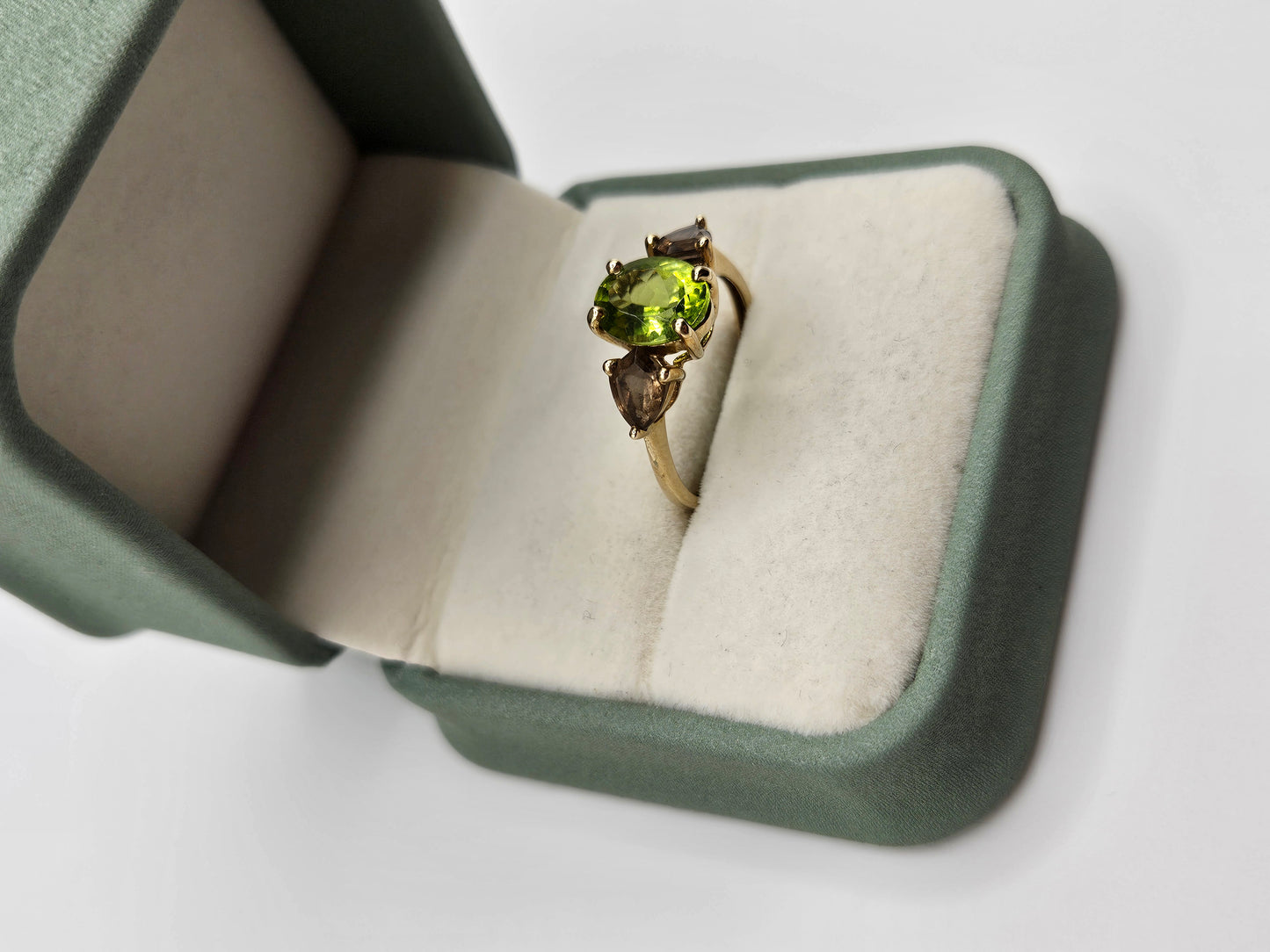 9ct gold peridot and smoky quartz ring