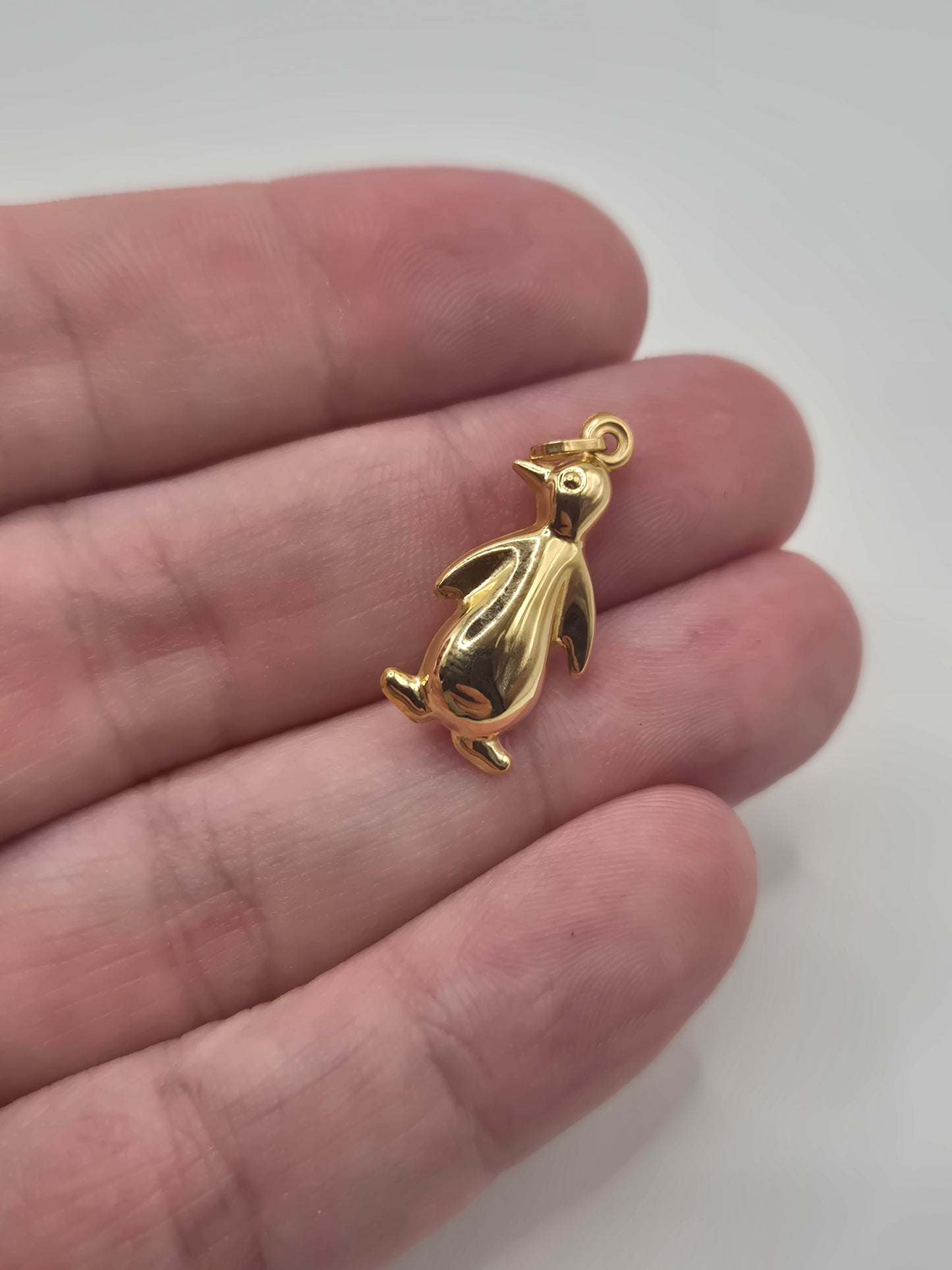 9ct gold penguin pendant