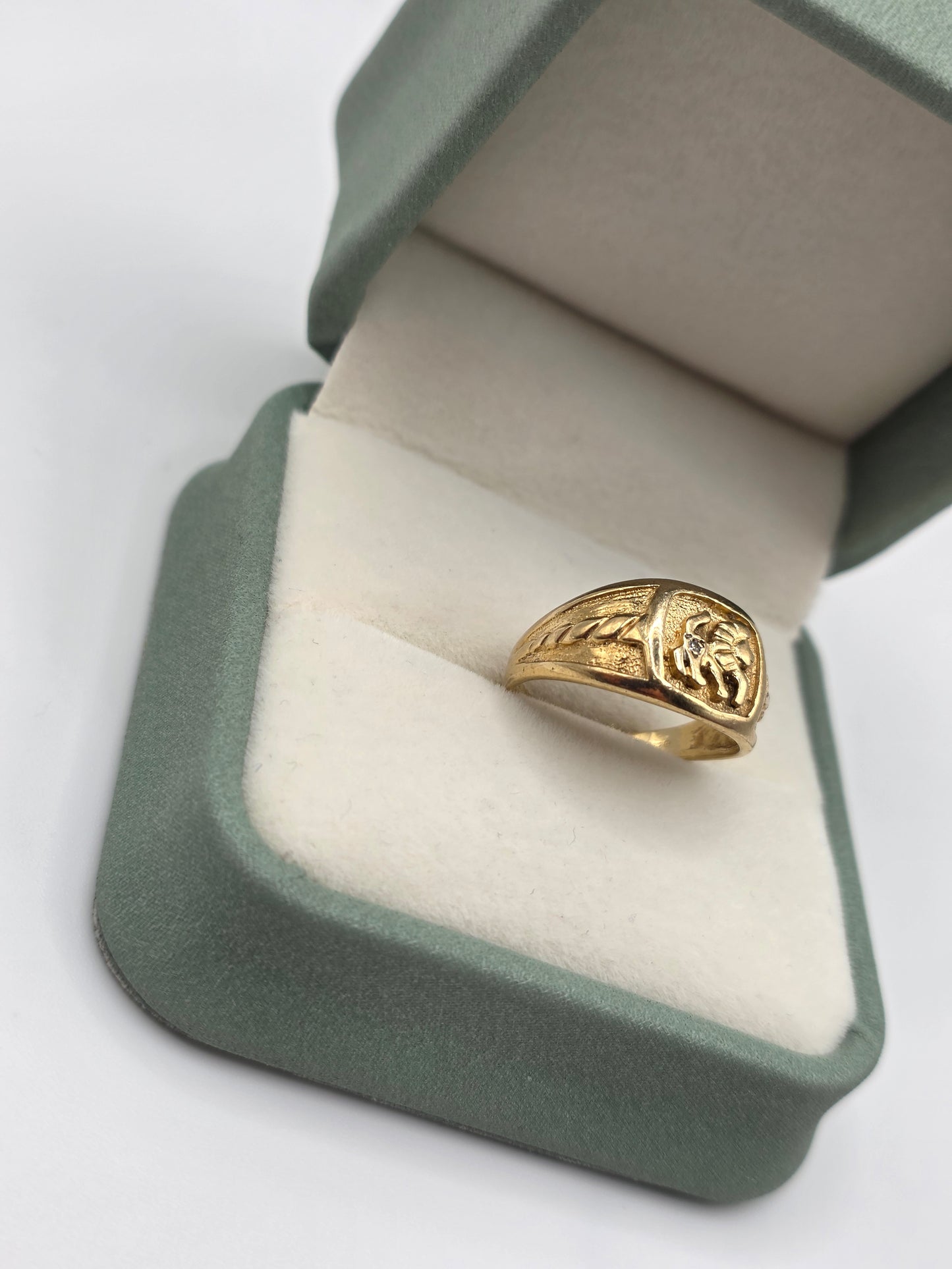9ct gold diamond lion signet ring