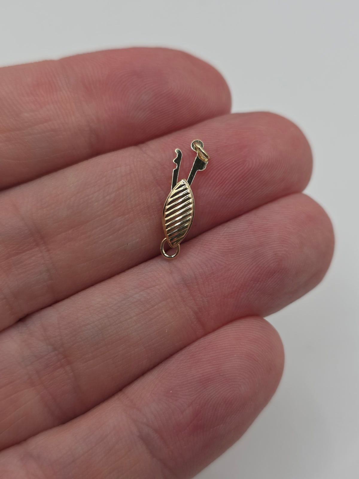 9ct gold oval clasp