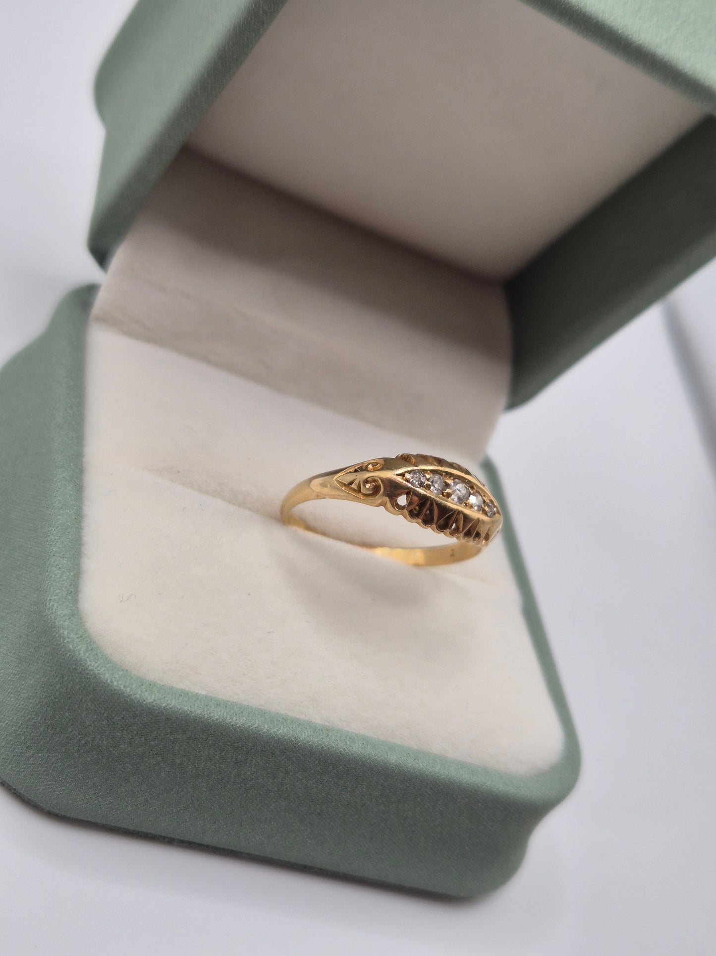18ct gold diamond ring