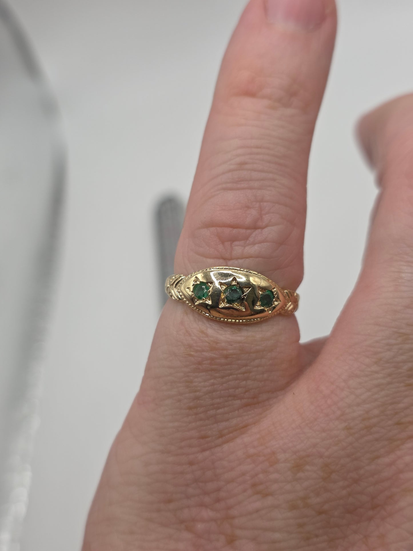 9ct gold emerald gypsy ring