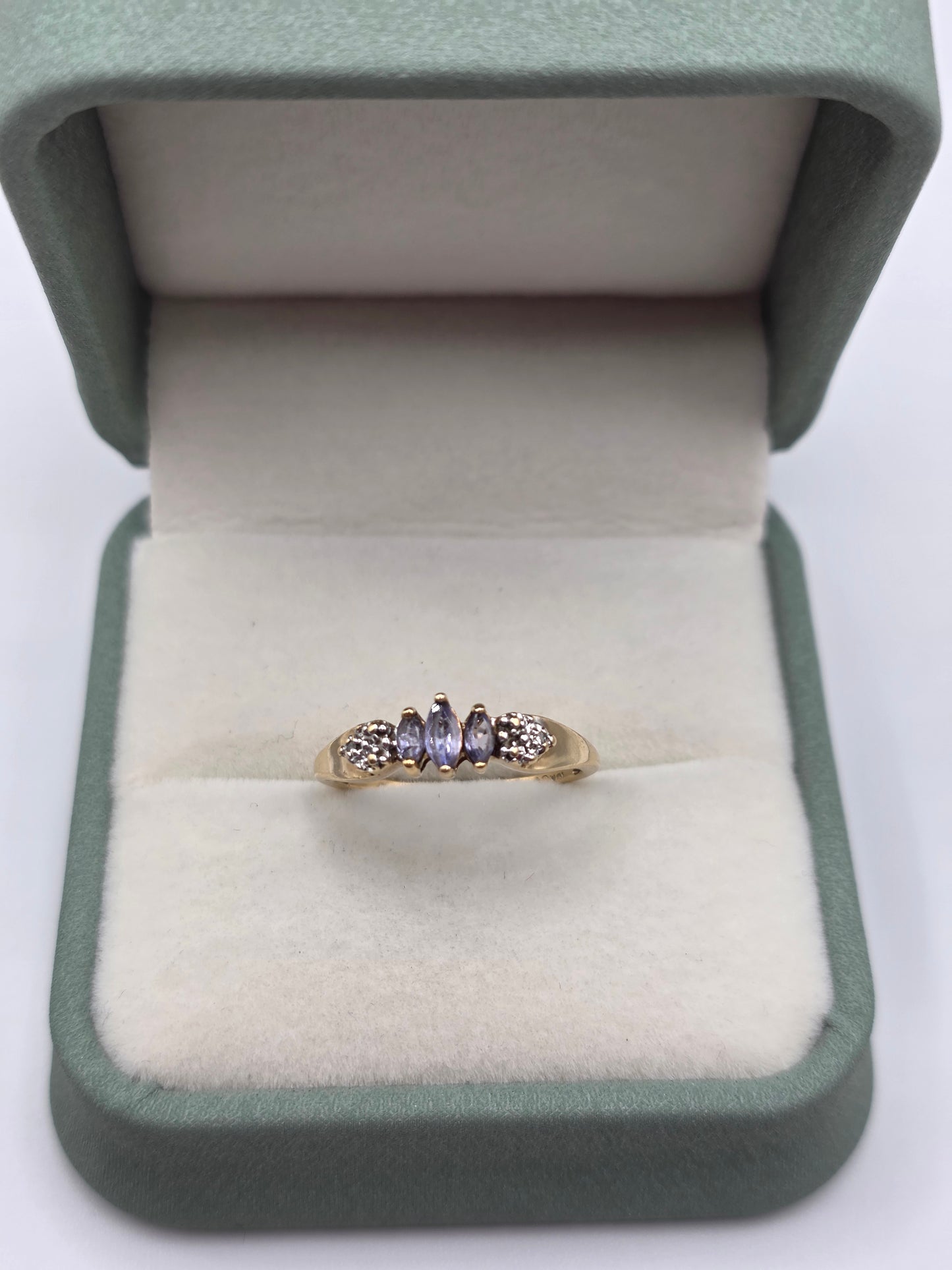 9ct gold tanzanite and diamond ring