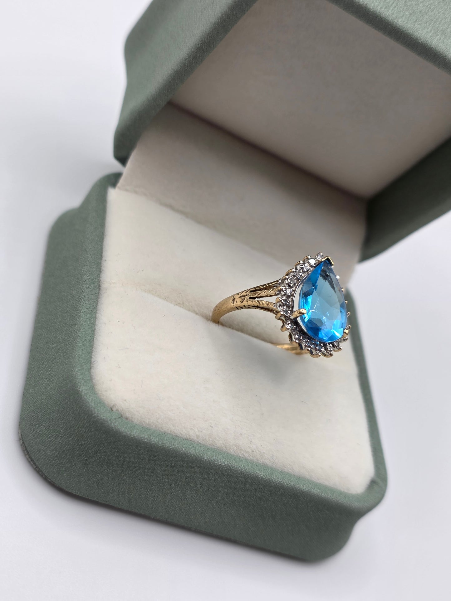 9ct gold topaz and diamond ring