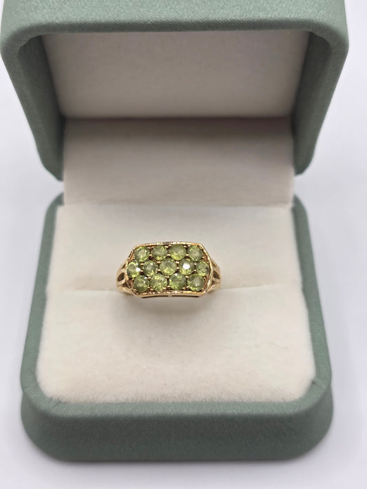 9ct gold green sapphire ring