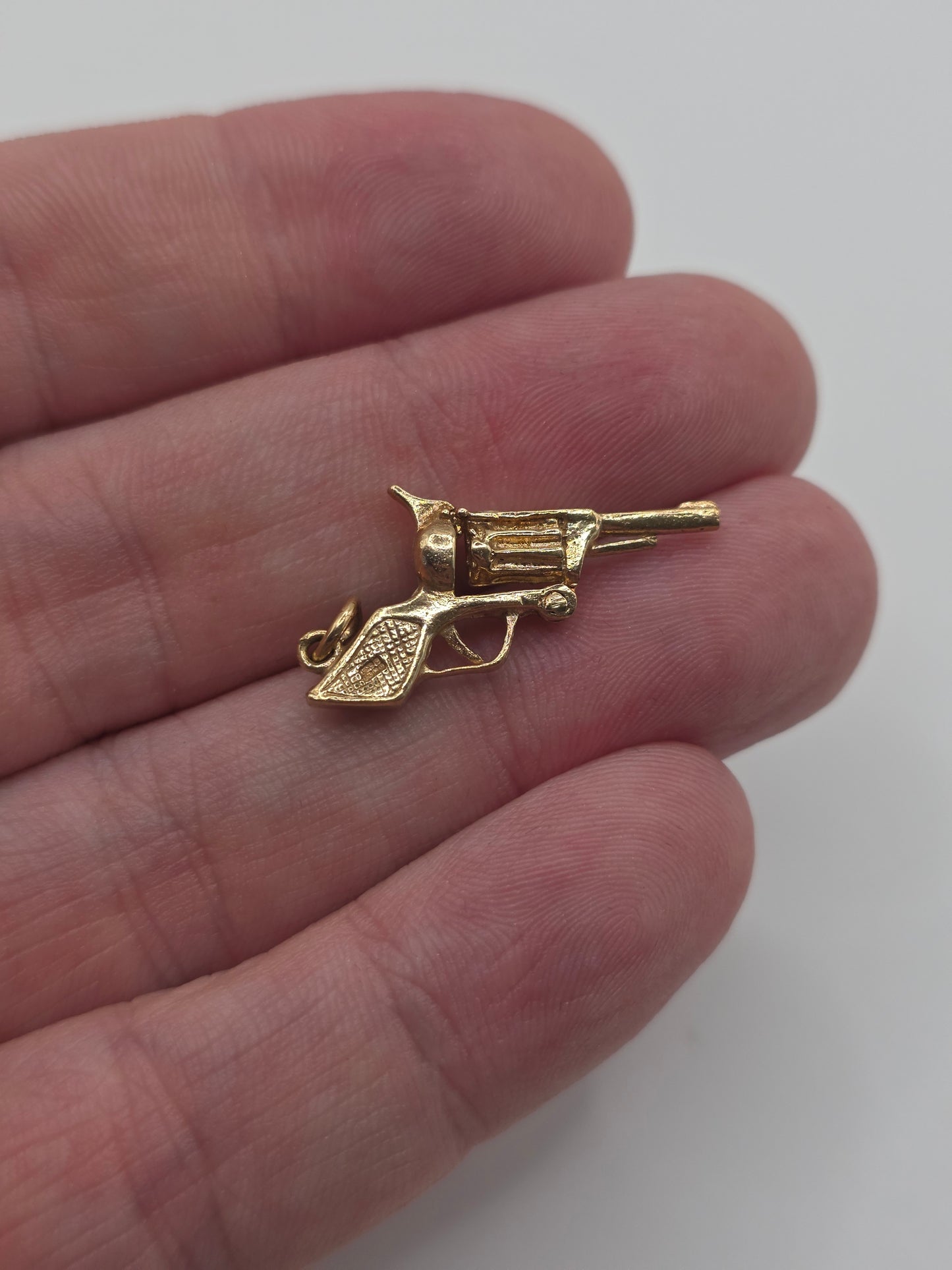 9ct gold pistol charm