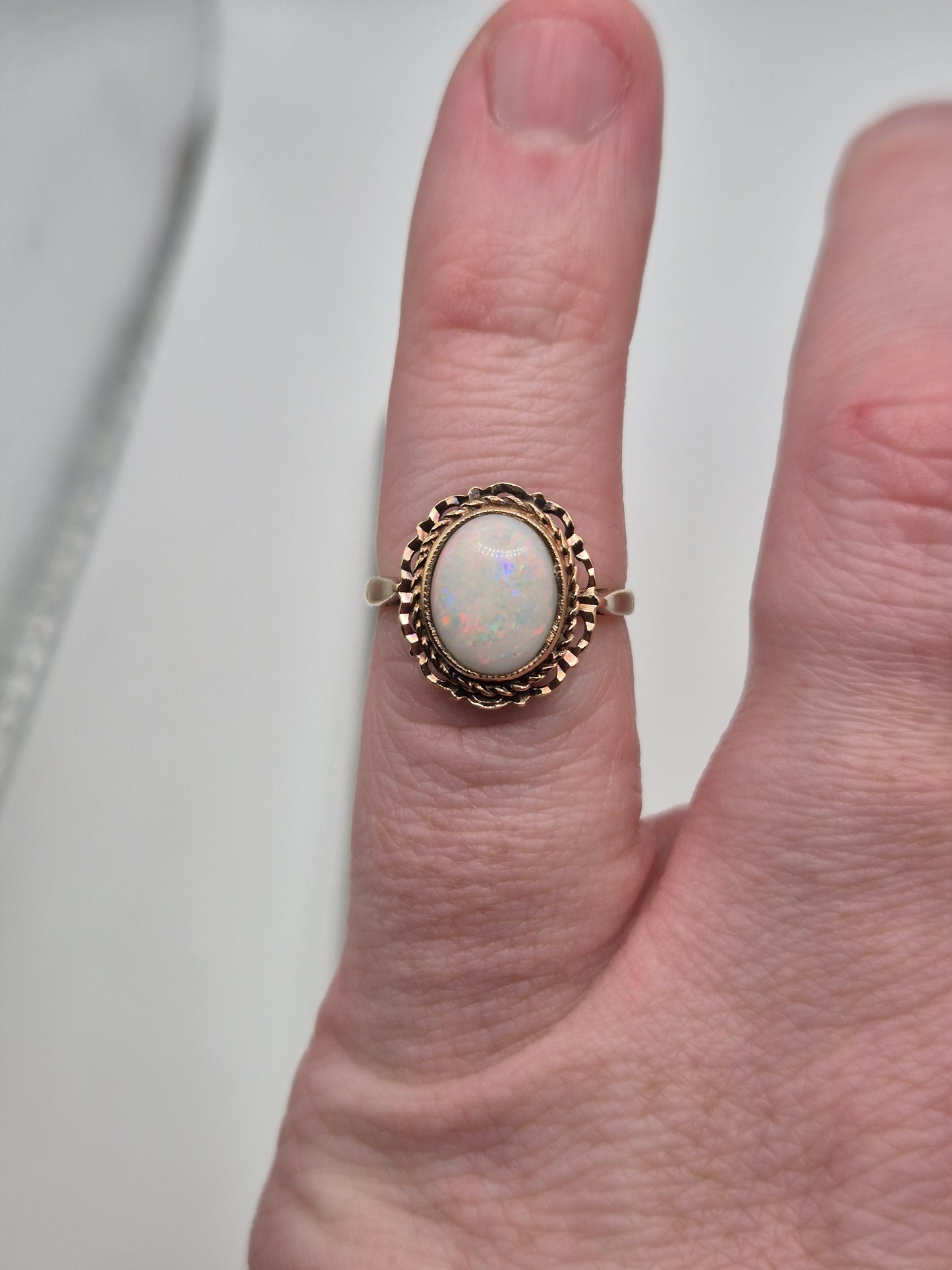 9ct gold opal ring