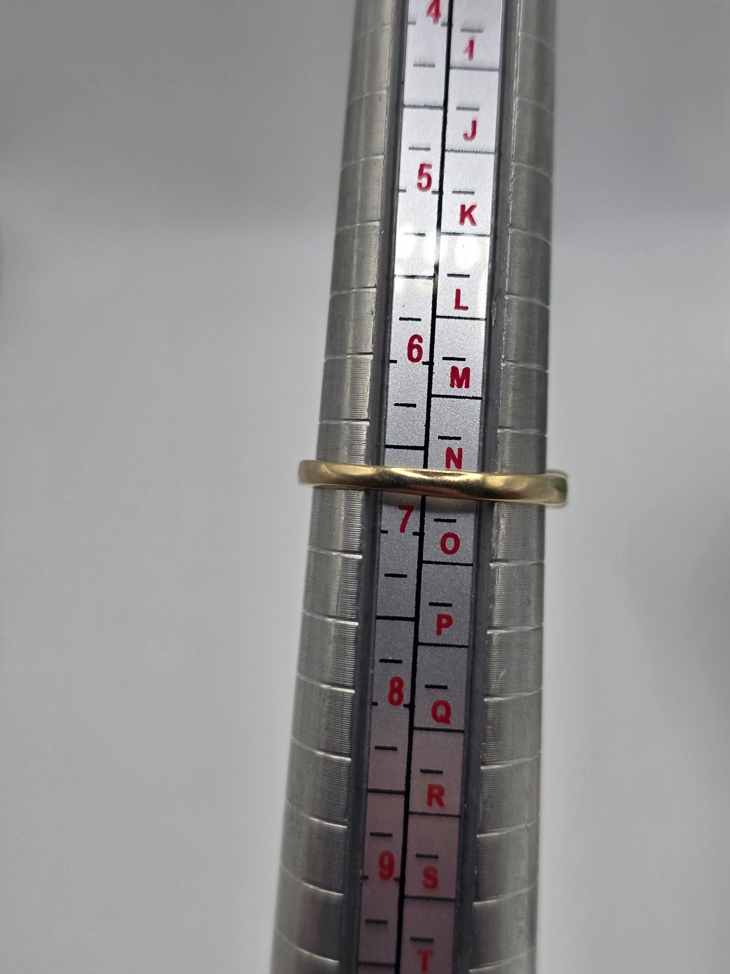 9ct gold blue apatite and diamond ring