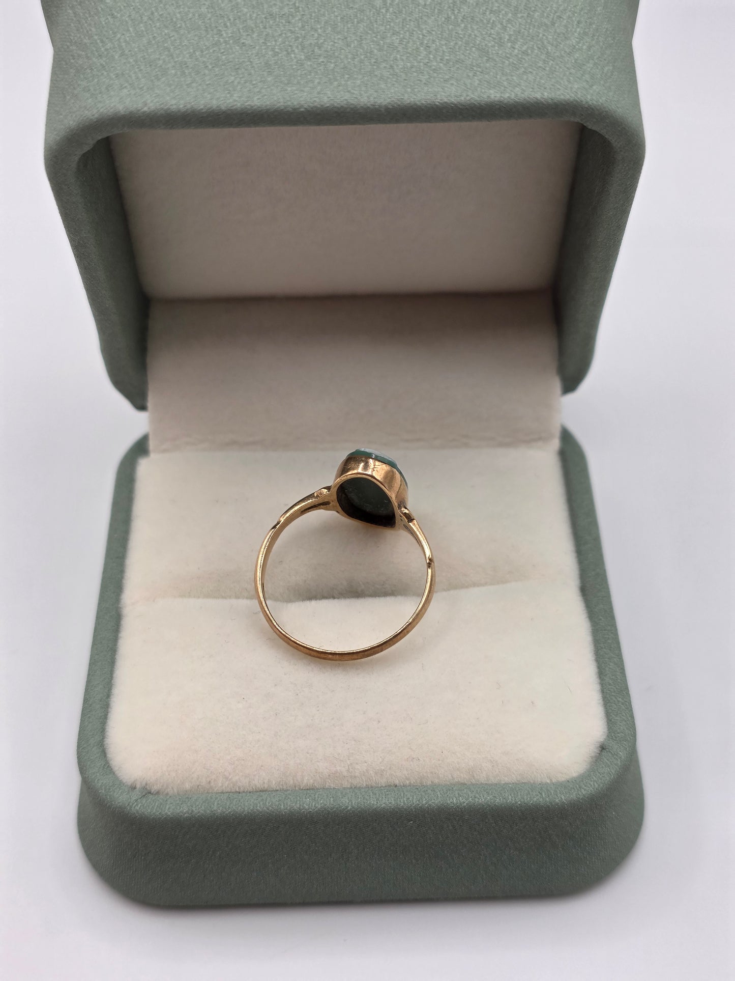 Antique 9ct gold agate cameo ring