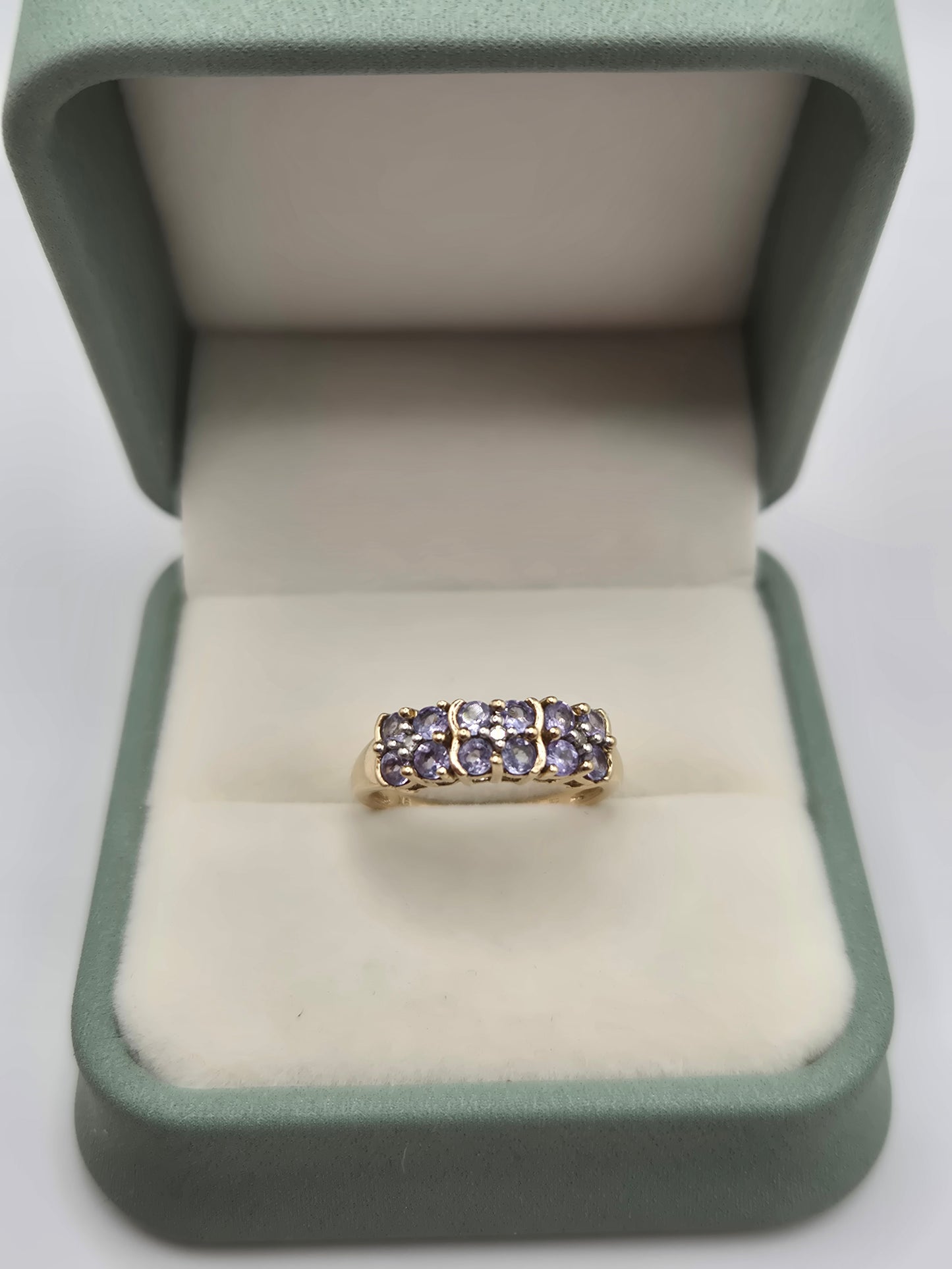 9ct gold tanzanite and diamond ring