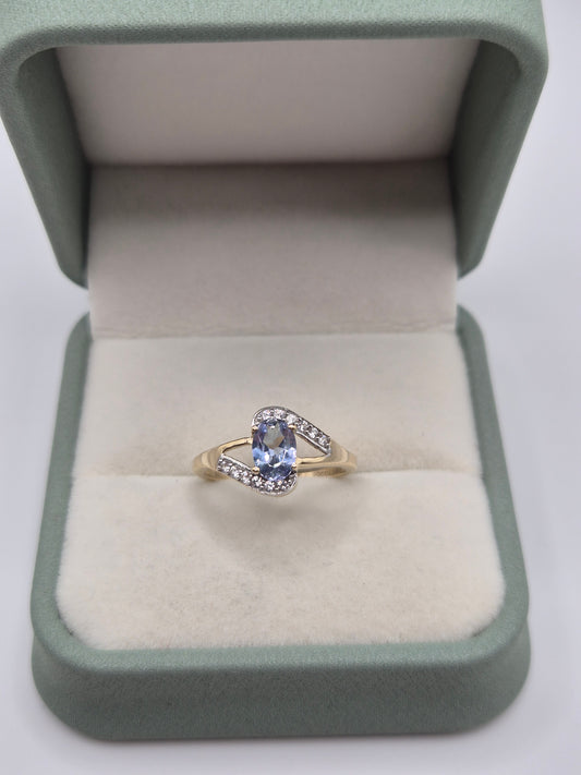 9ct gold topaz and diamond ring