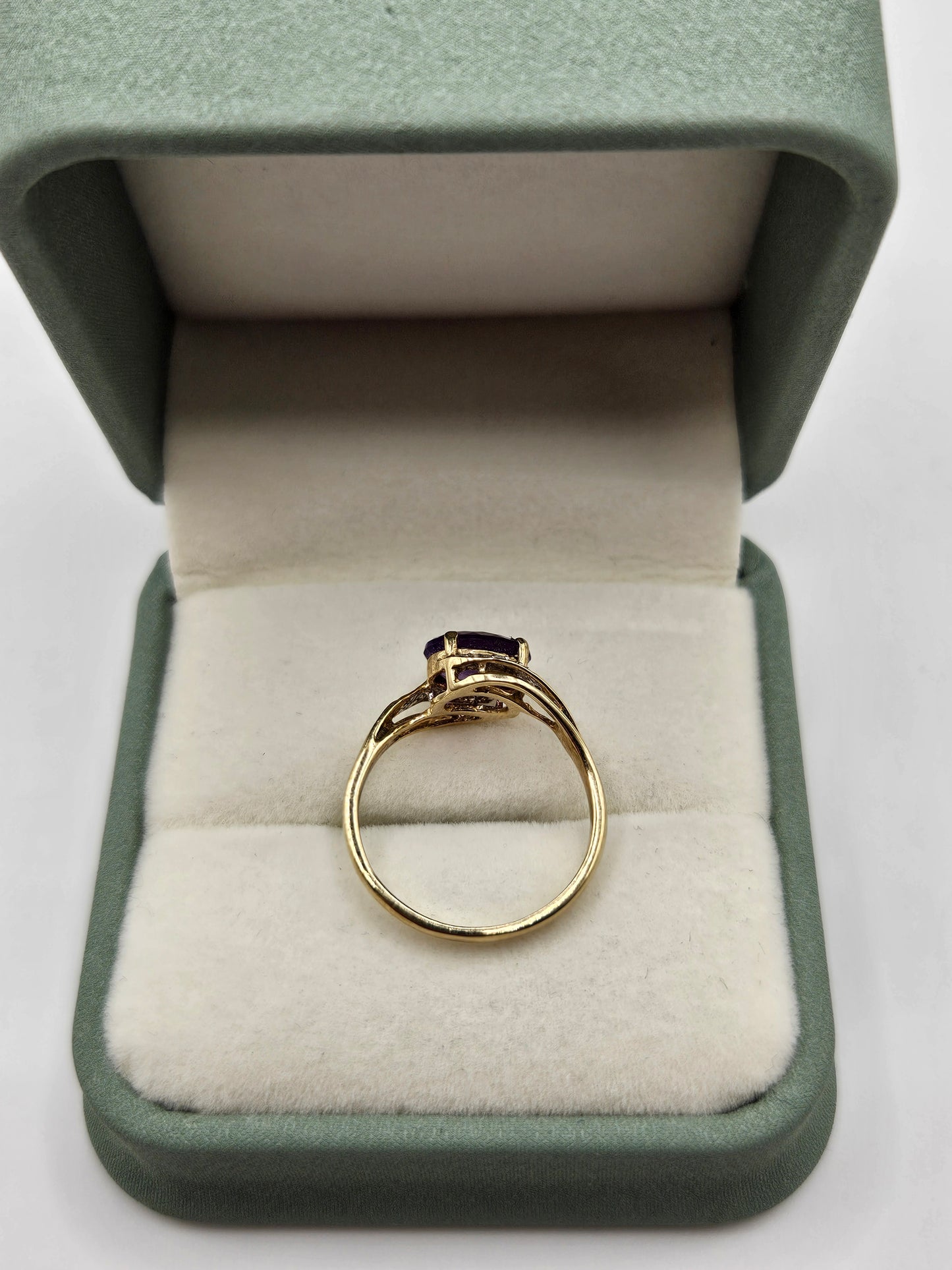 9ct gold amethyst and diamond ring