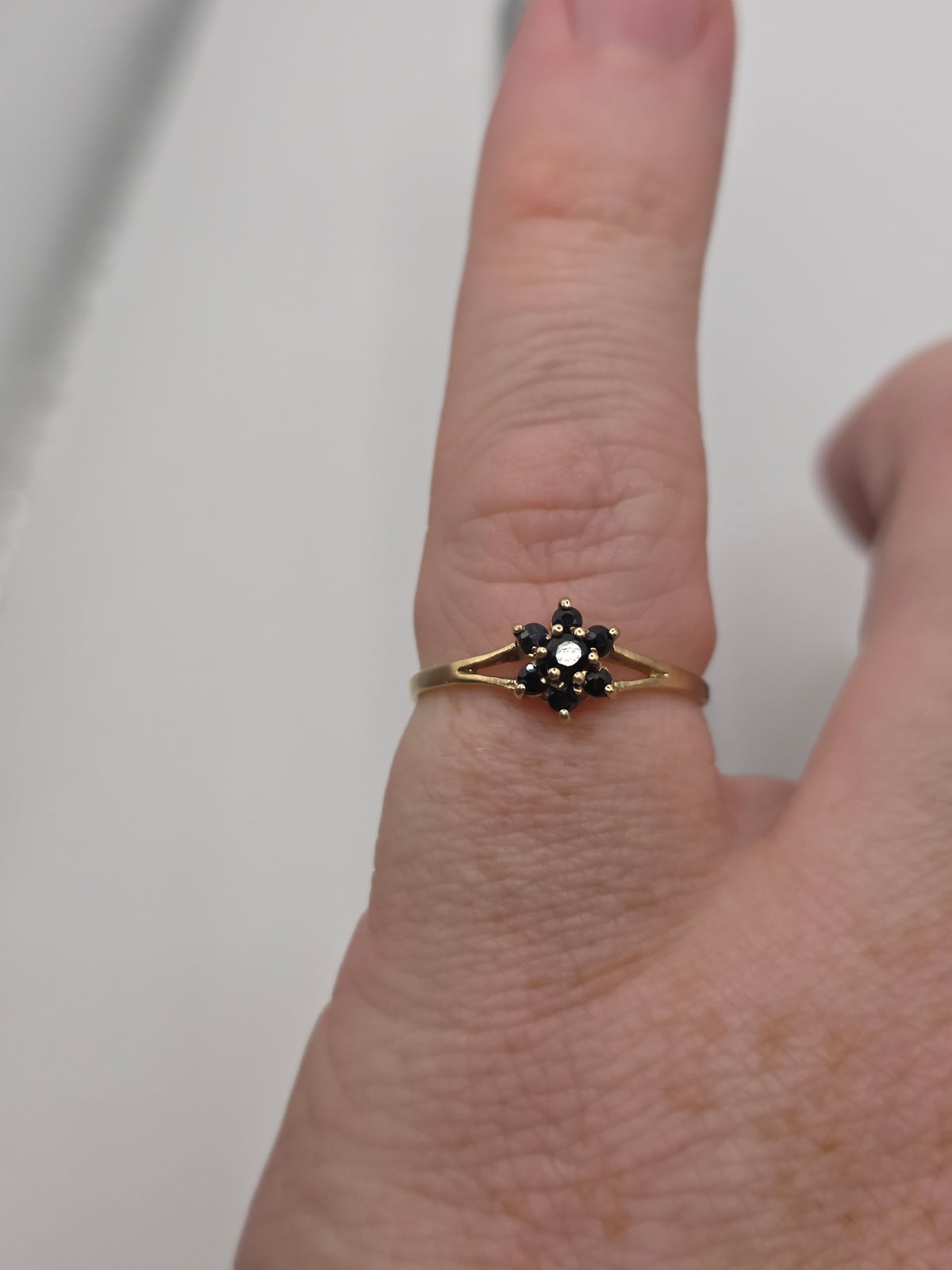9ct gold sapphire ring