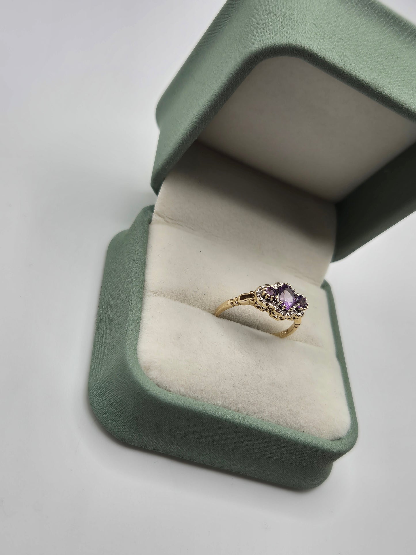 9ct gold amethyst and diamond ring