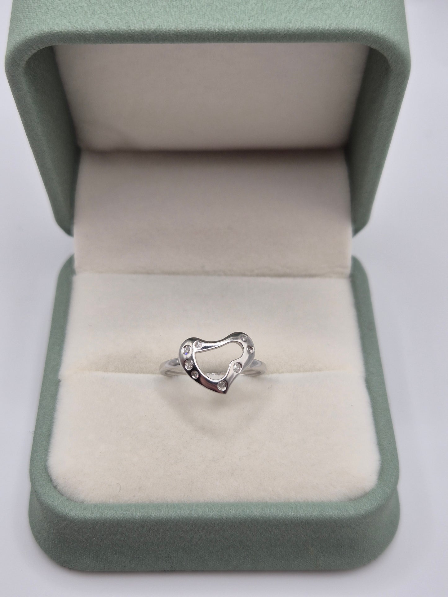 9ct white gold diamond heart ring