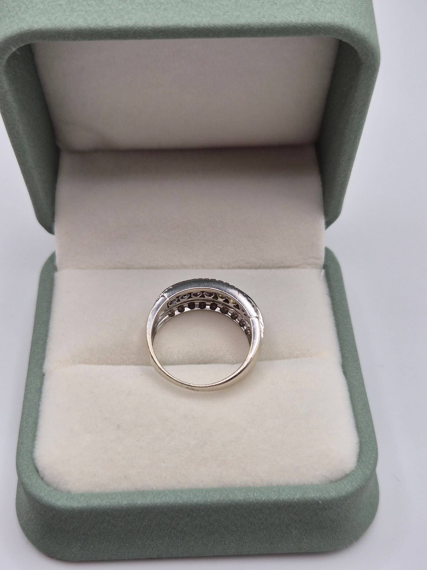 Heavy 9ct white gold sapphire and diamond ring