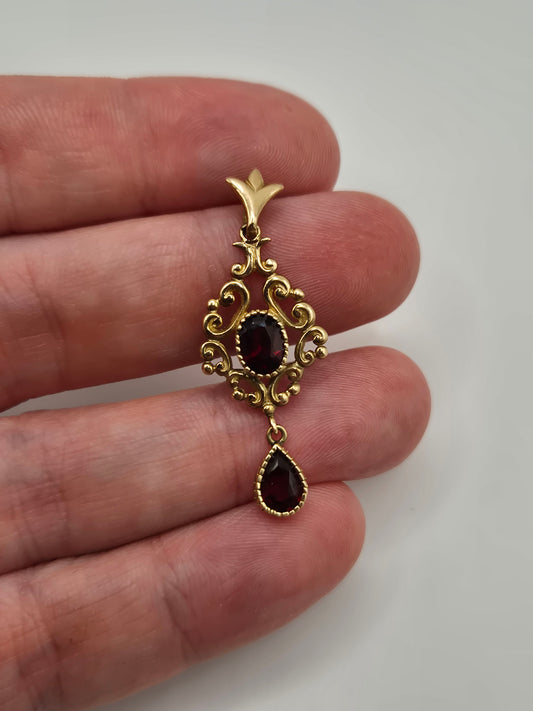 Vintage 9ct gold garnet pendant